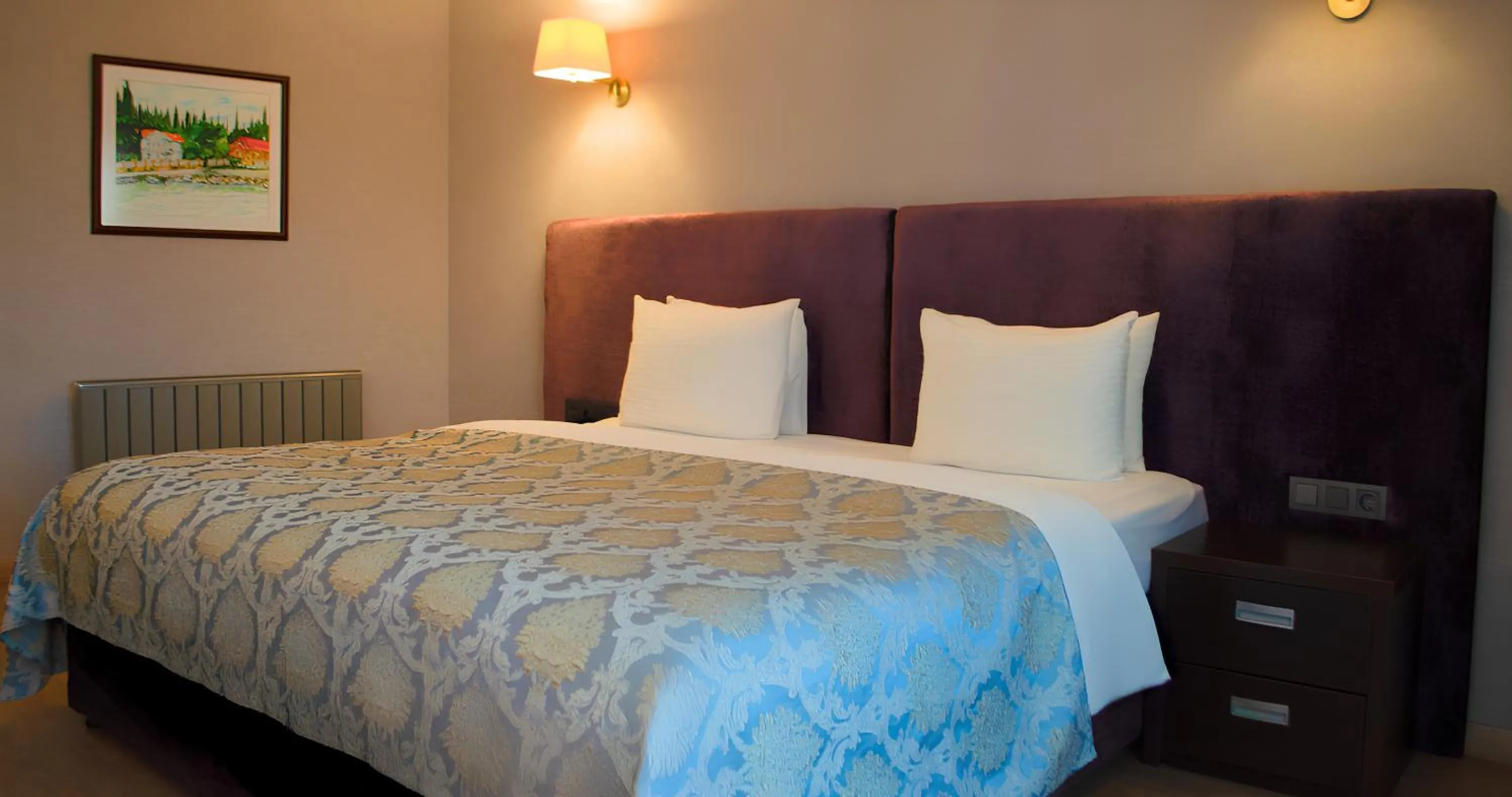 Bed in 216 Castle Hotel