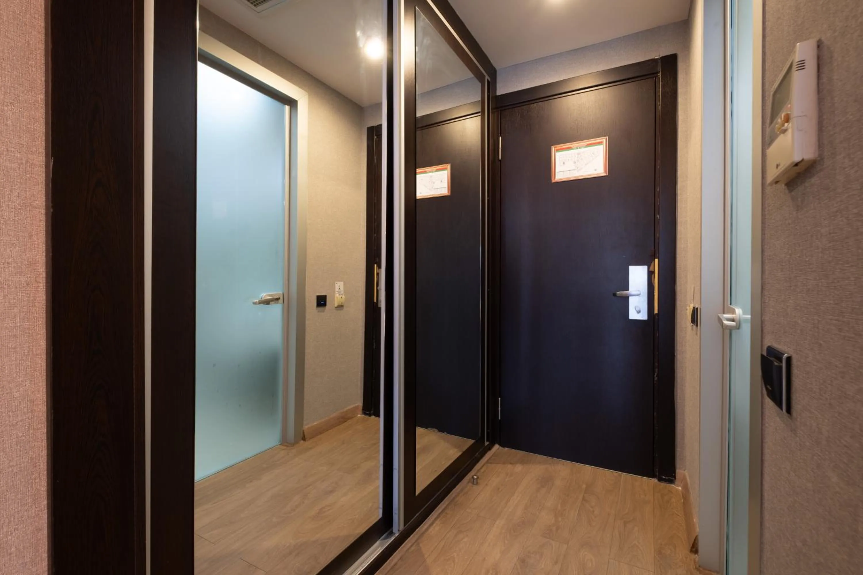 wardrobe in 216 Castle Hotel