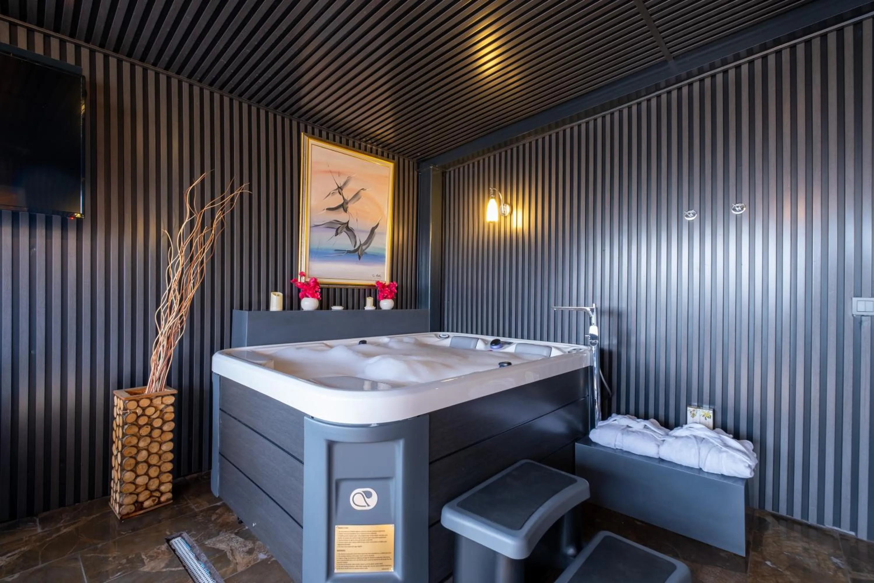 Hot Tub in 216 Castle Hotel