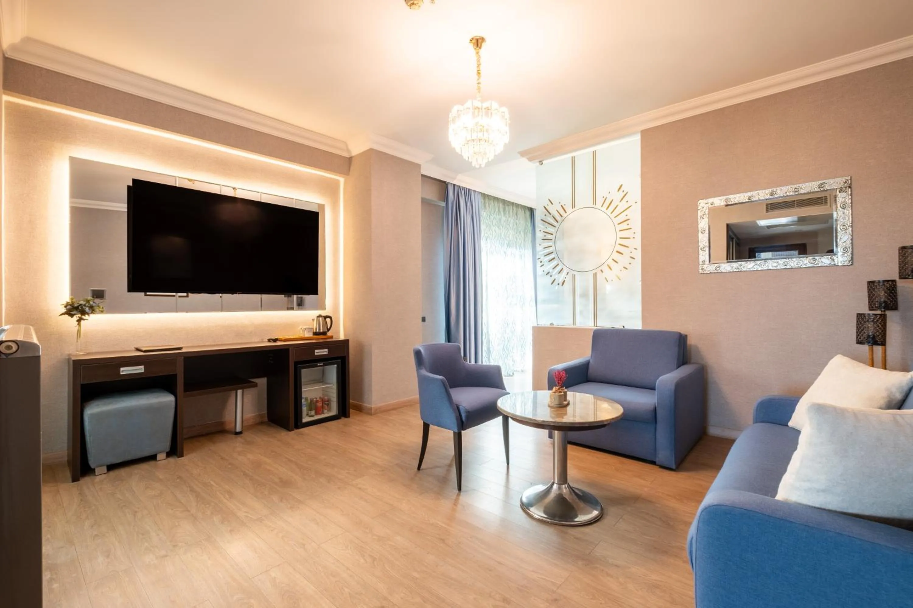 Living room in 216 Castle Hotel