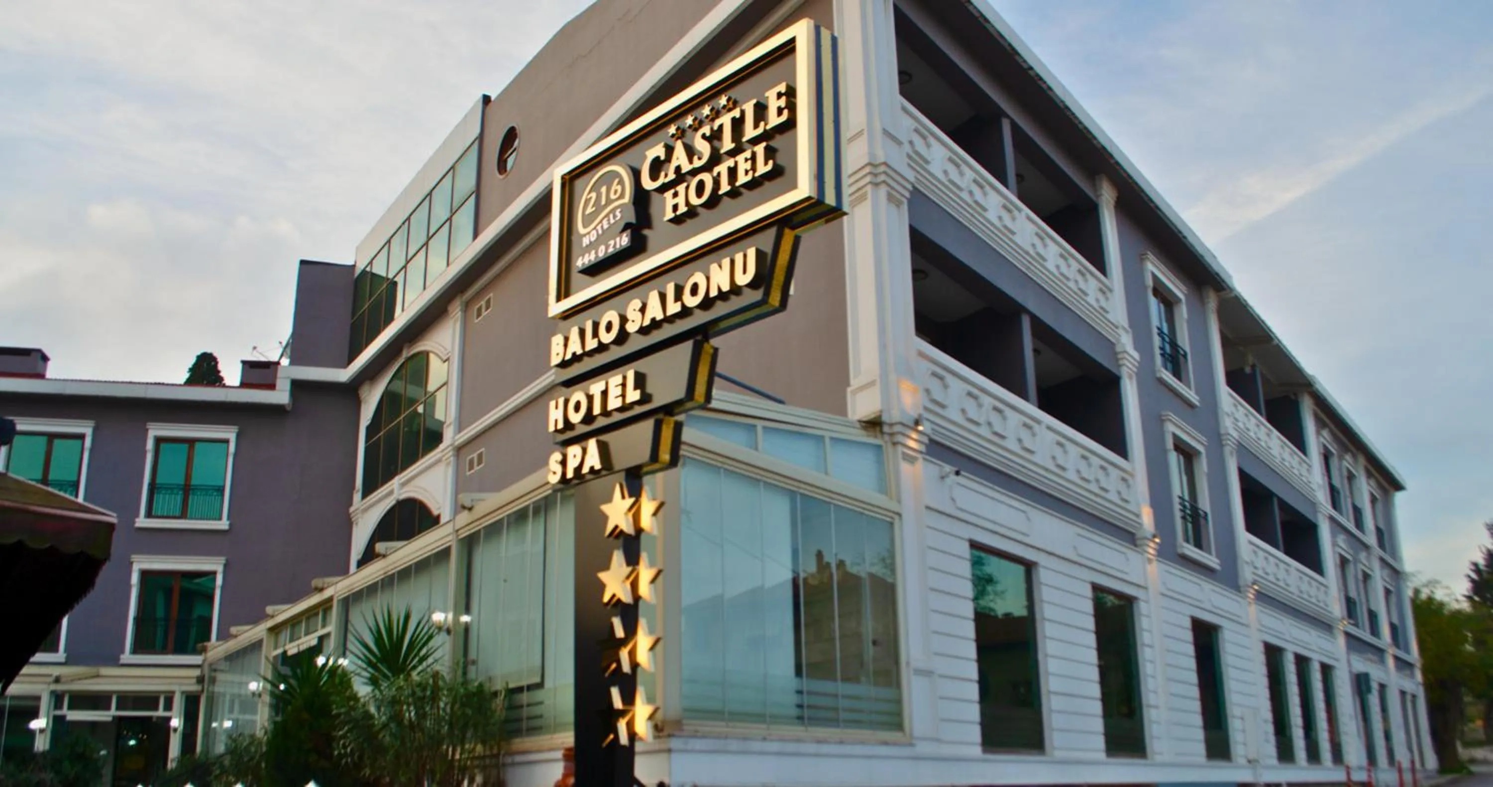 Property building in 216 Castle Hotel