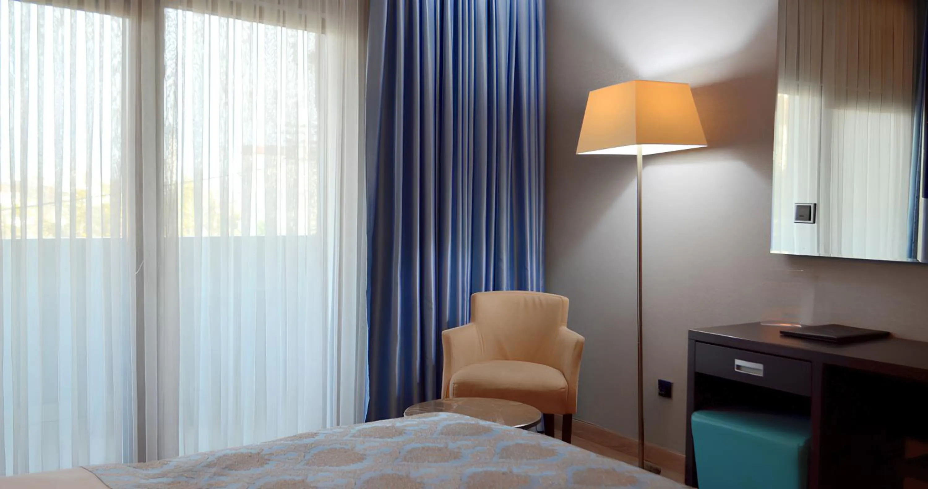 Photo of the whole room, Bed in 216 Castle Hotel