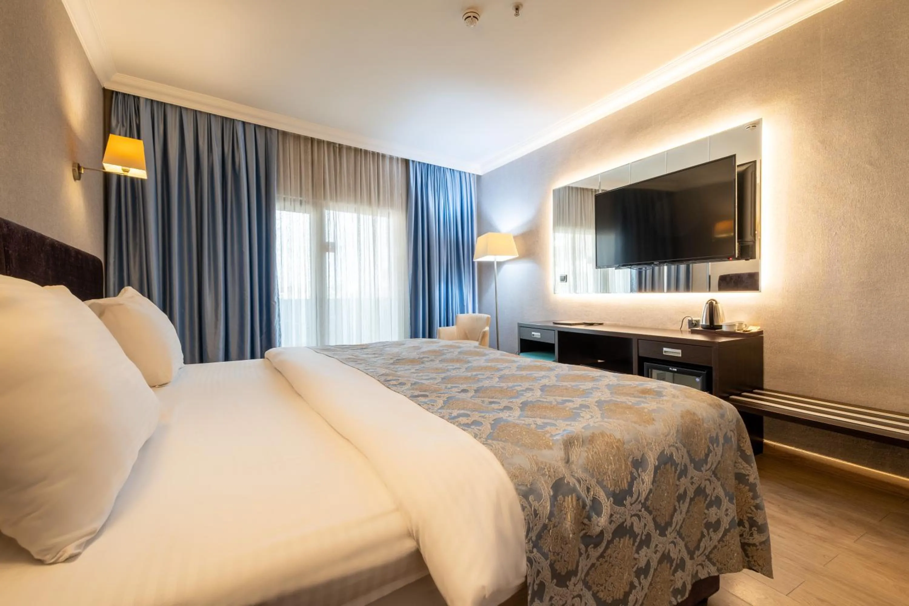 Bed in 216 Castle Hotel