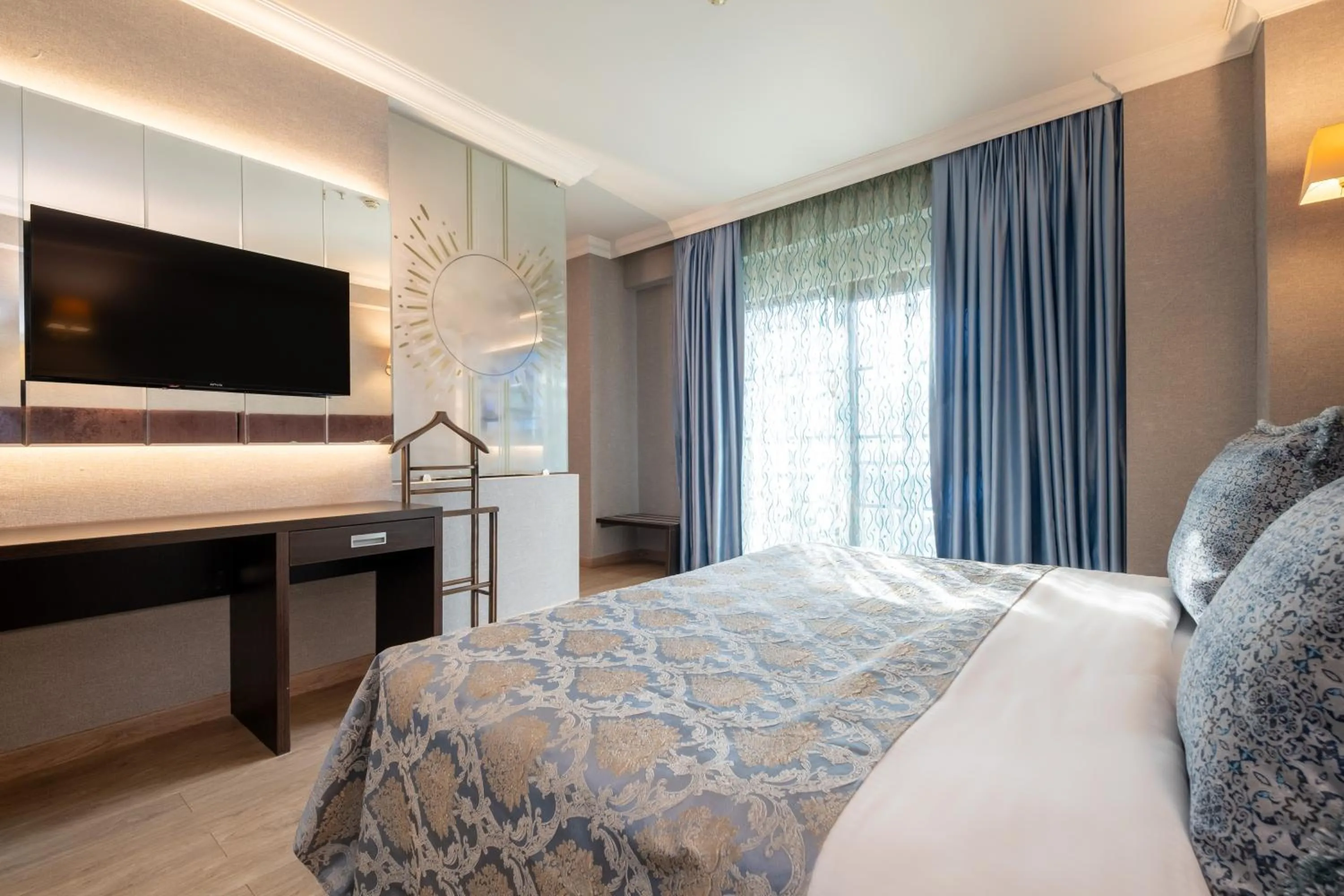 Bed in 216 Castle Hotel