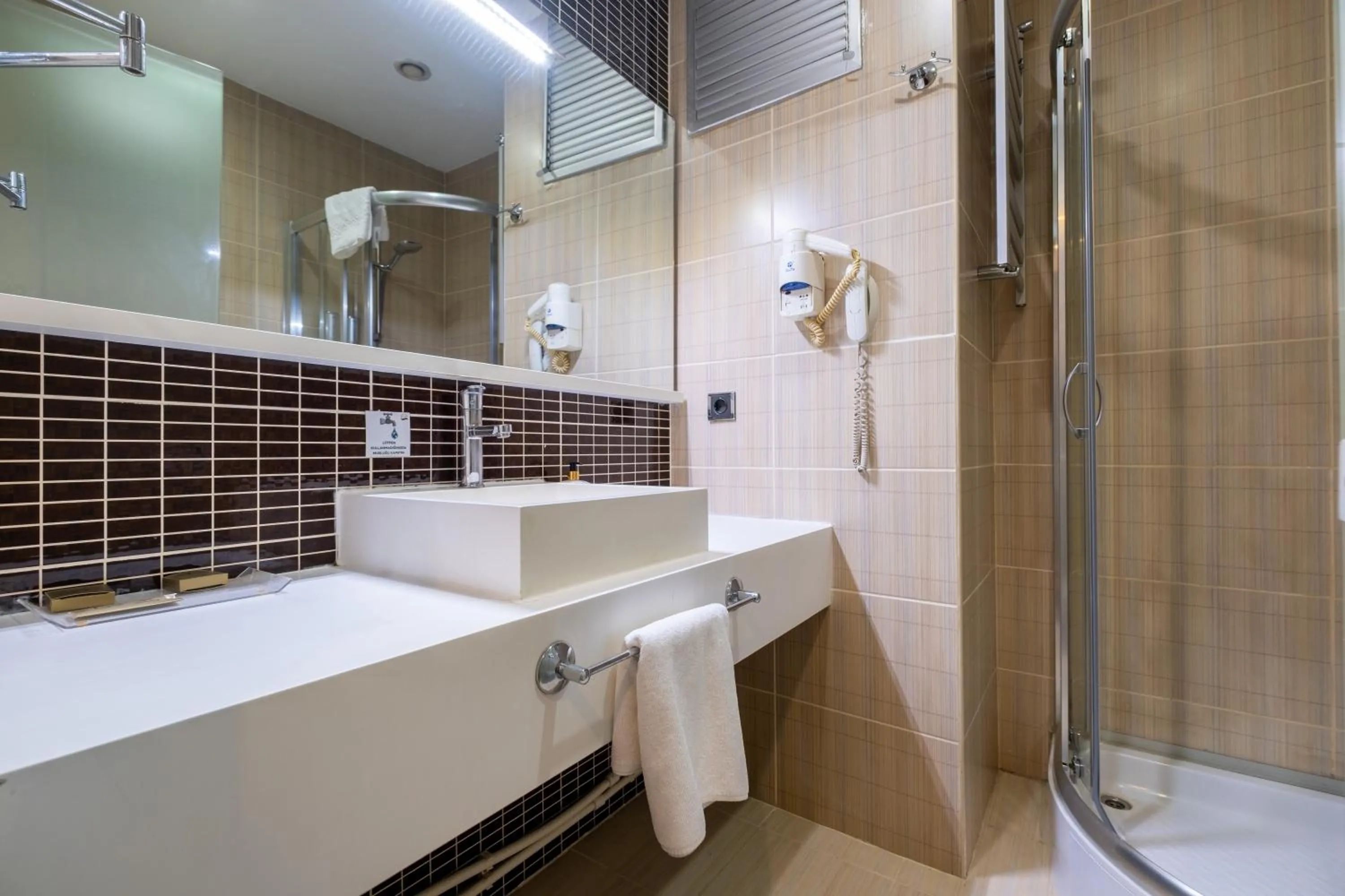 Bathroom in 216 Castle Hotel