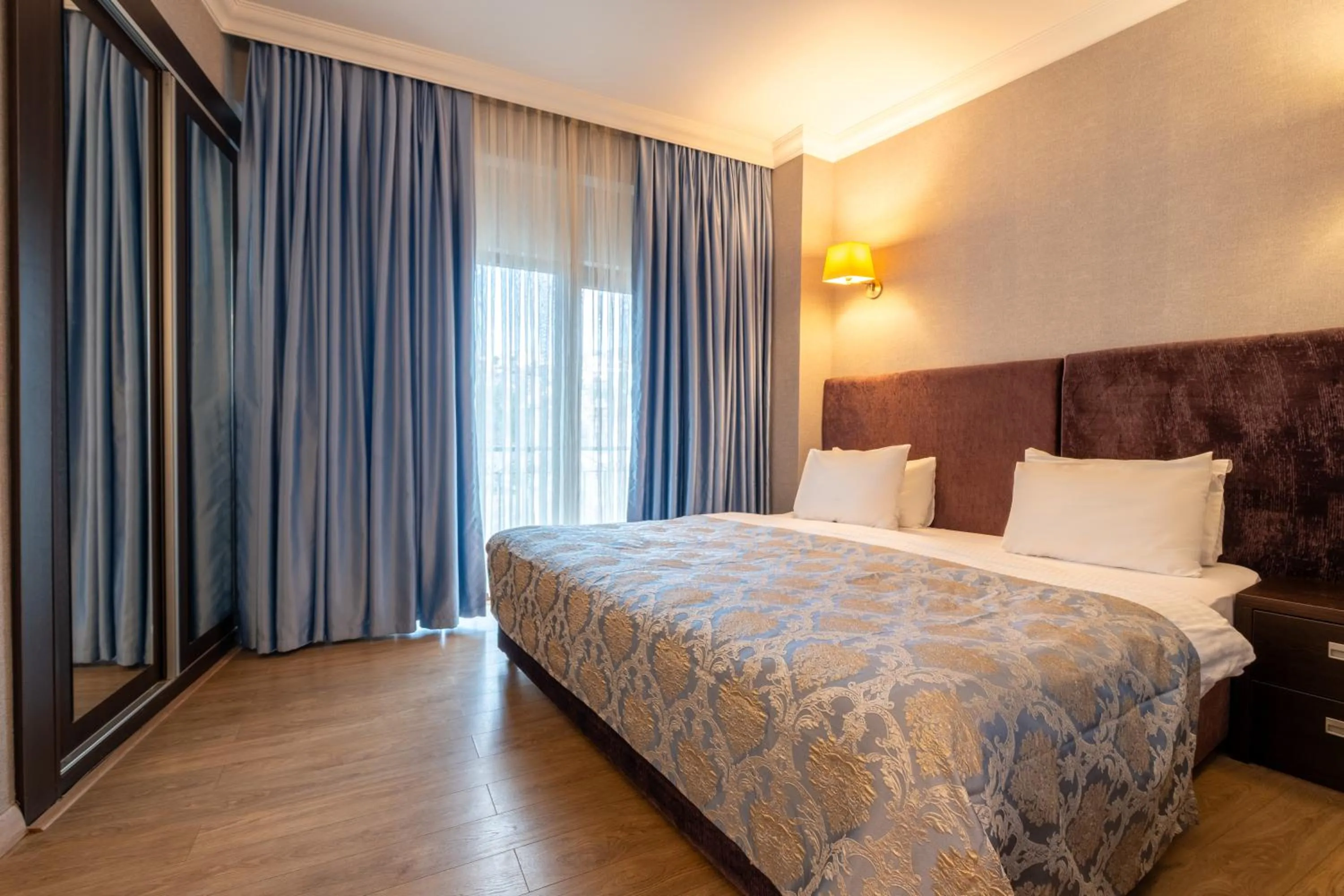 Bed in 216 Castle Hotel