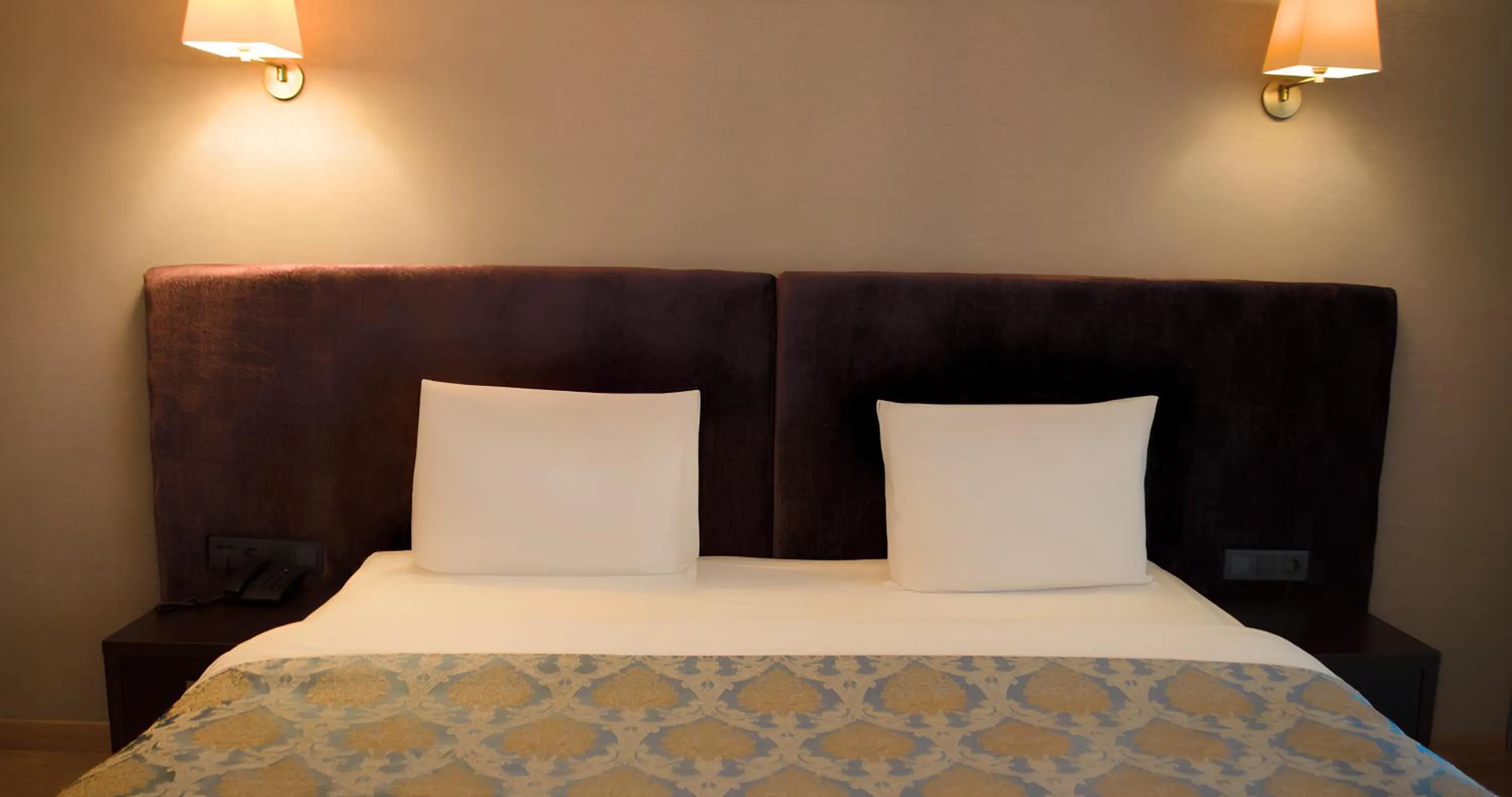 Bed in 216 Castle Hotel