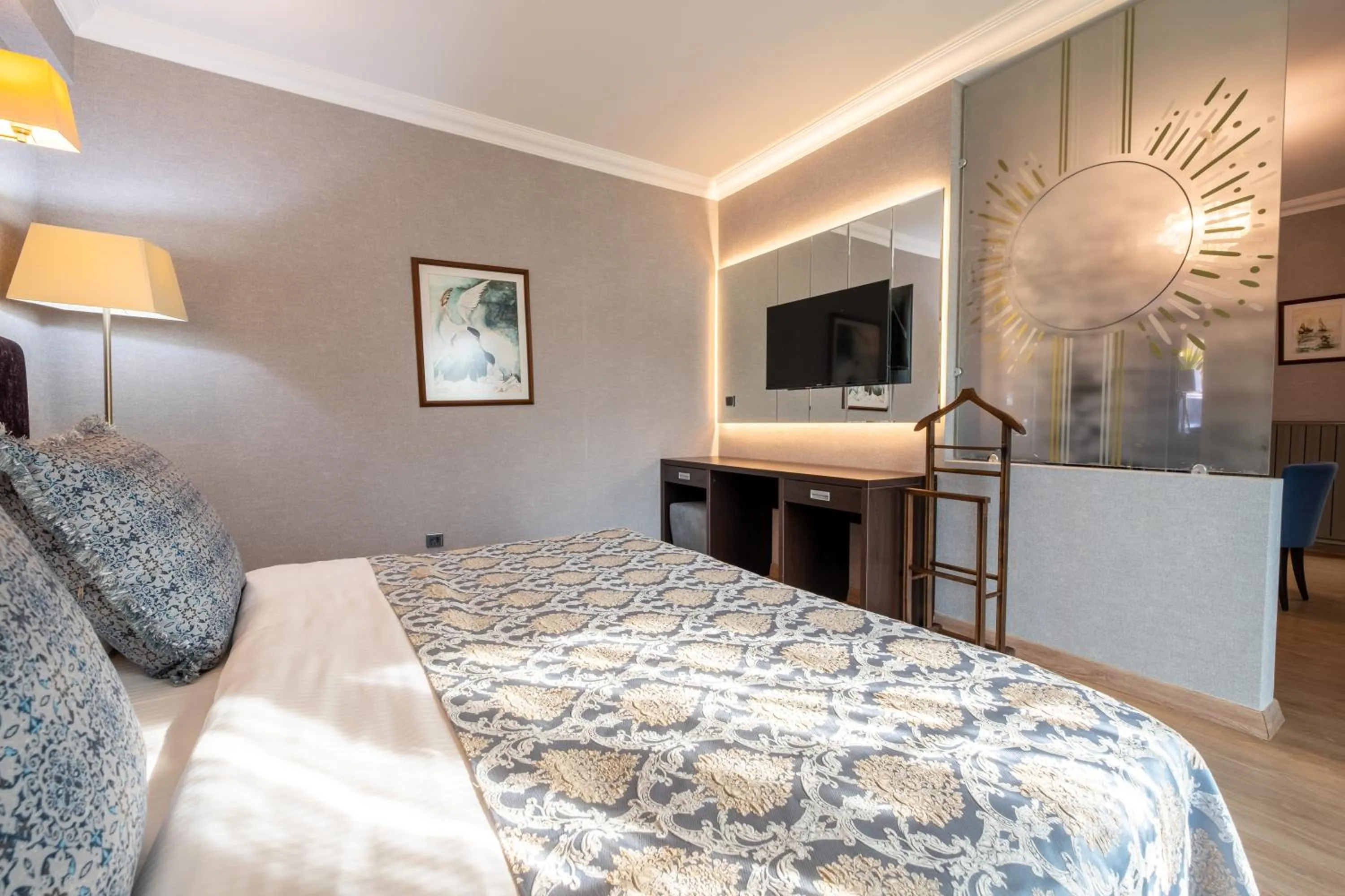 Bedroom, Bed in 216 Castle Hotel