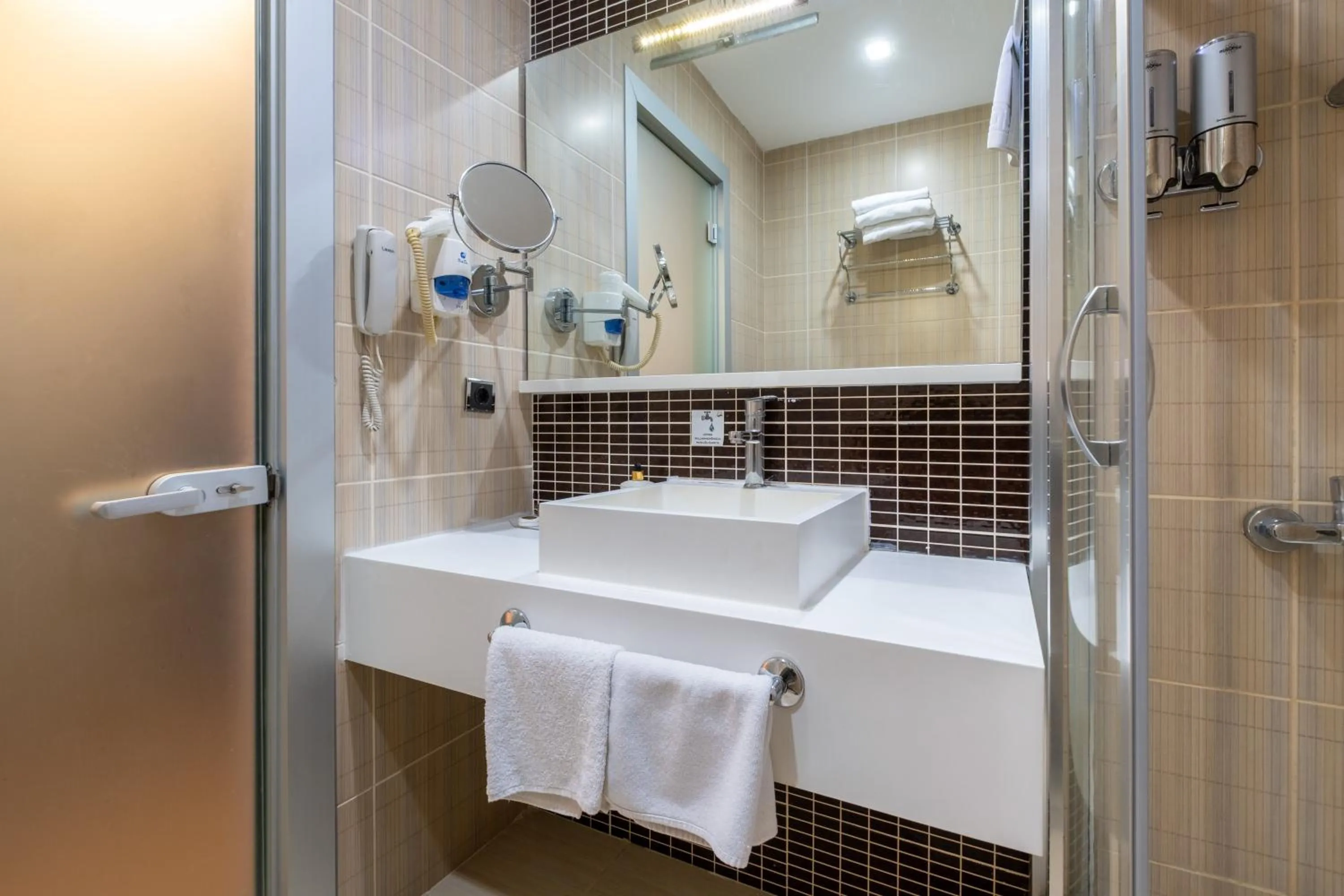 Bathroom in 216 Castle Hotel
