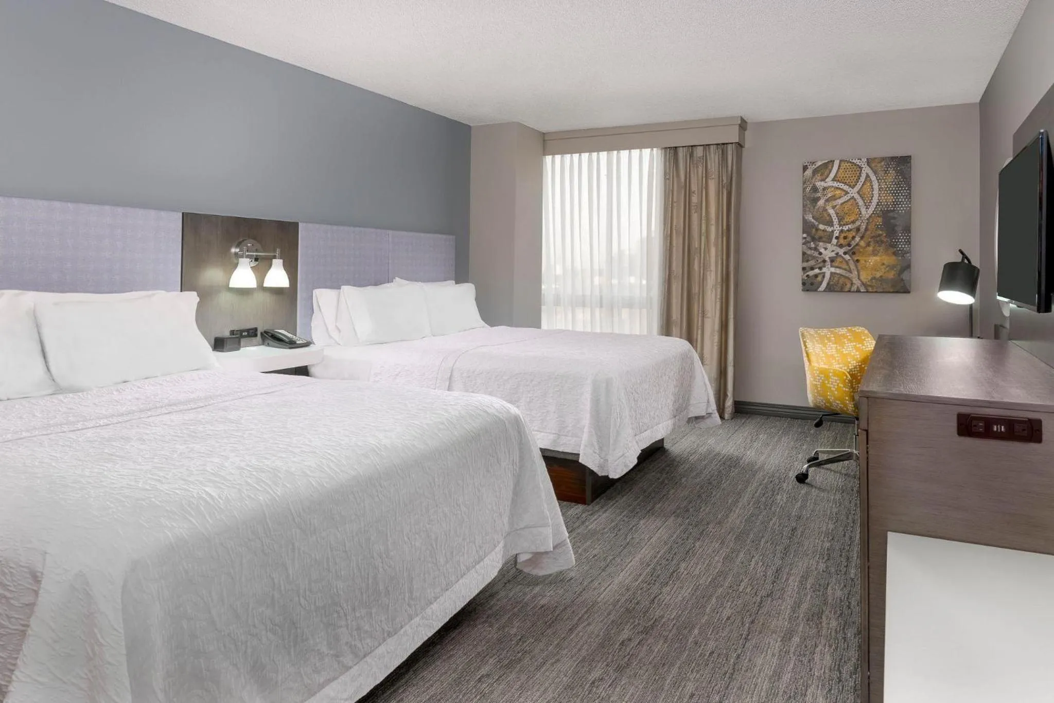 Bedroom, Bed in Hampton Inn & Suites Country Club Plaza