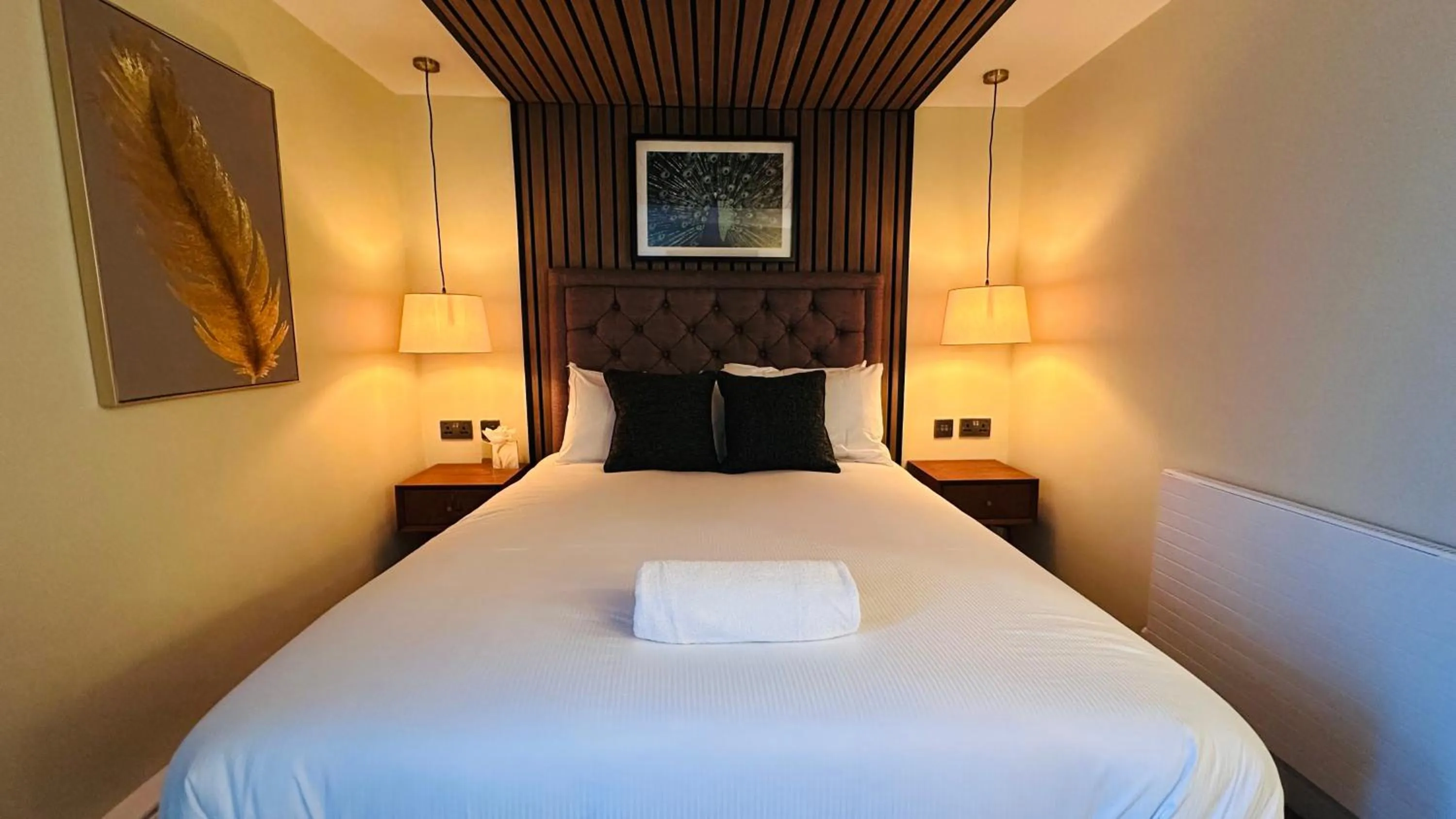 Bed in The Suffolk Hotel