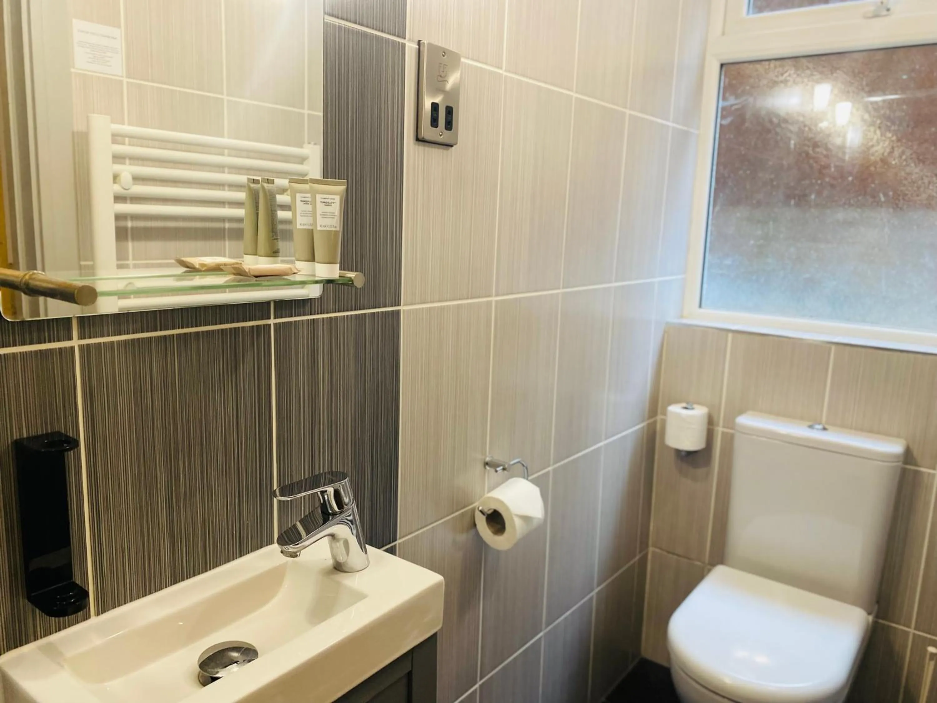 Toilet in The Suffolk Hotel