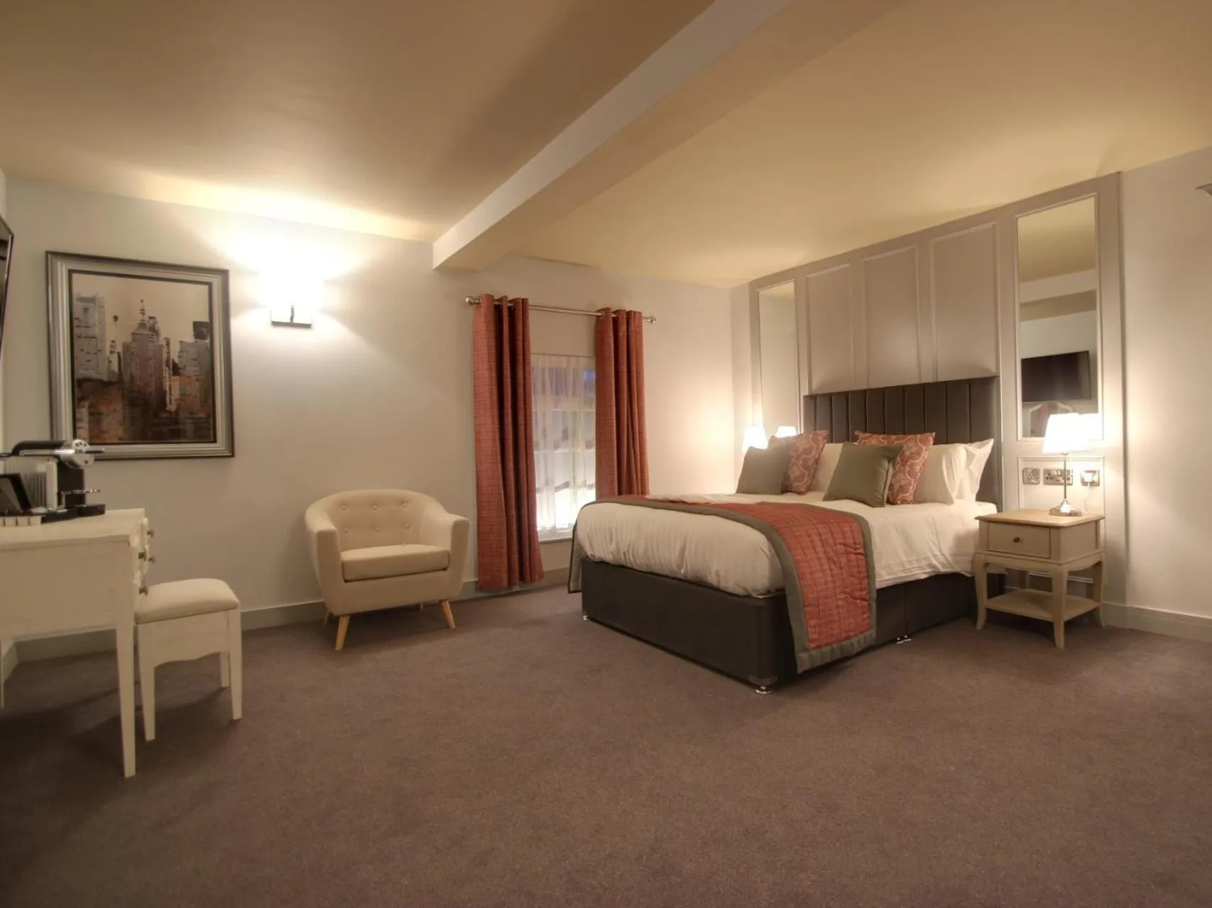 Bedroom, Bed in The Suffolk Hotel