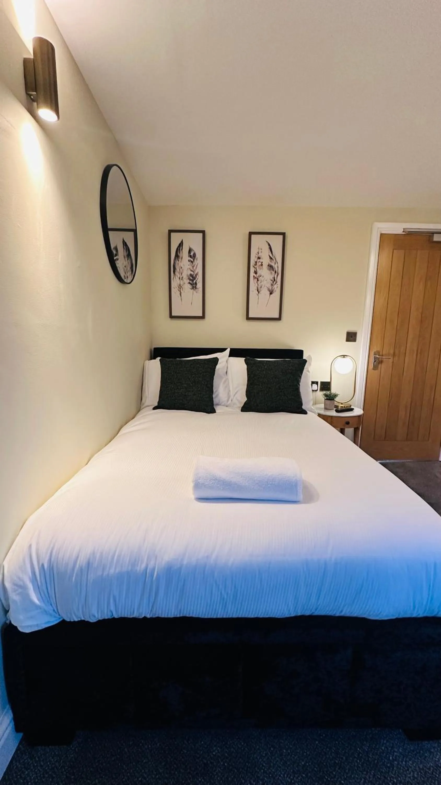 Bed in The Suffolk Hotel