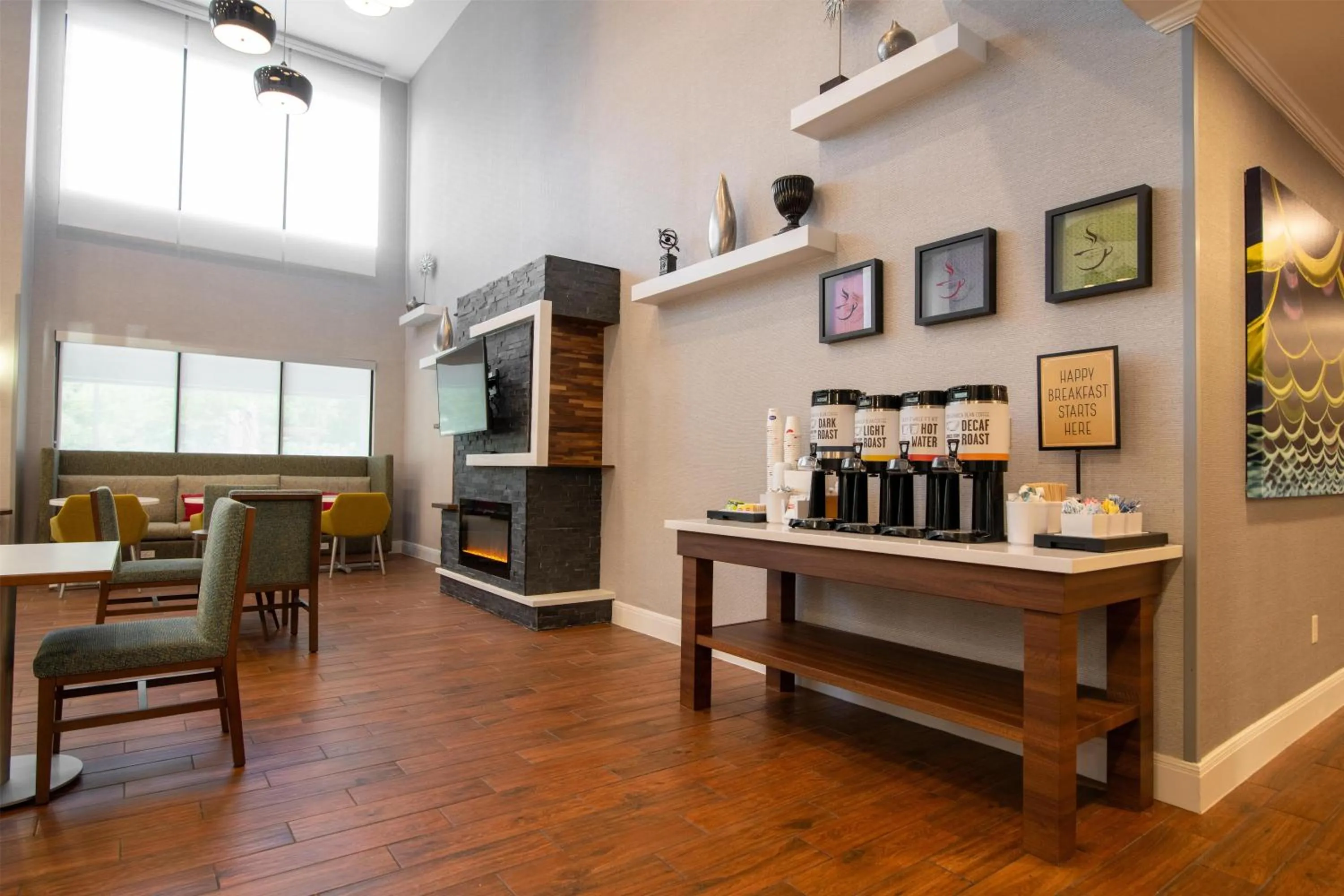 Breakfast in Hampton Inn & Suites College Station