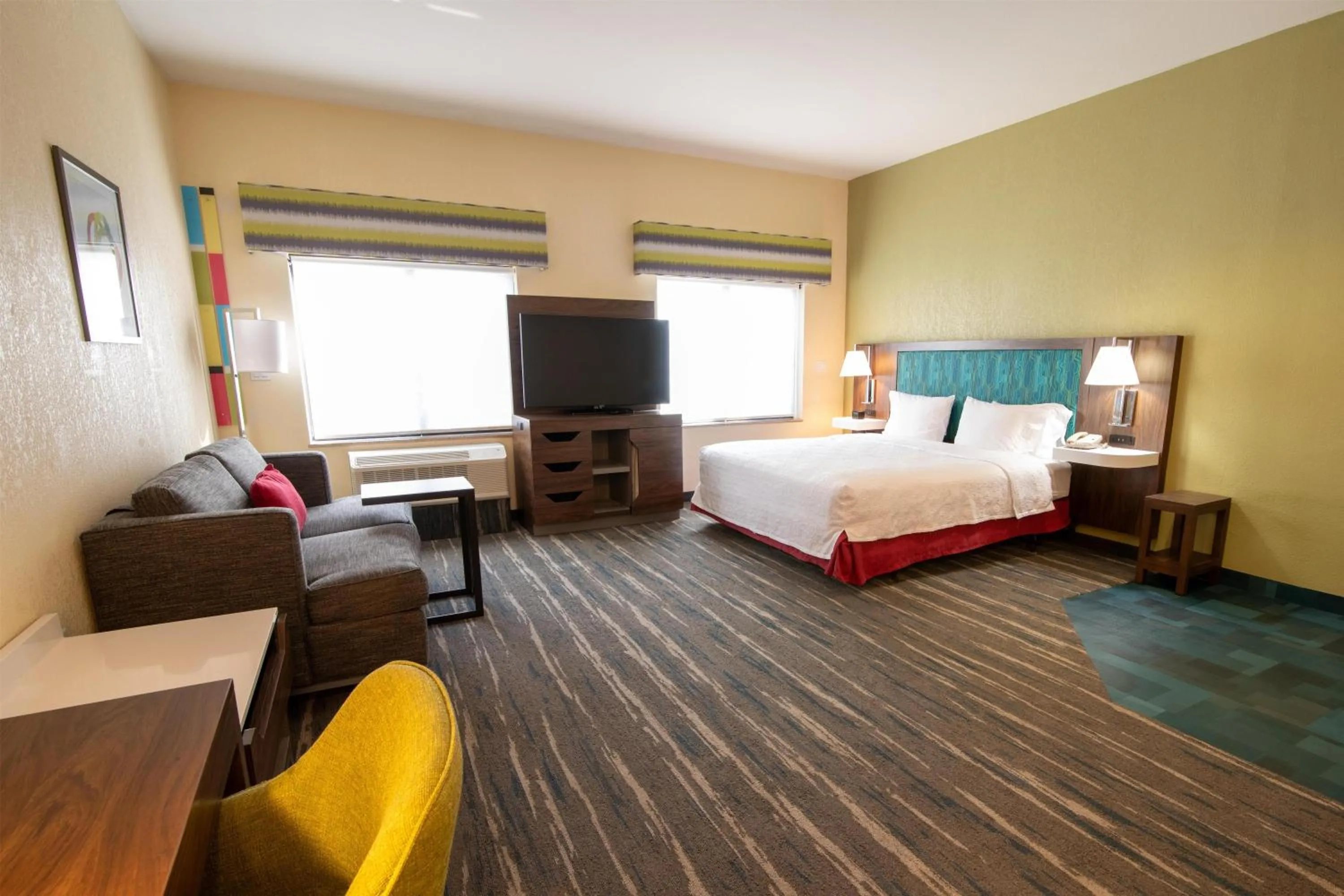 Living room, Bed in Hampton Inn & Suites College Station