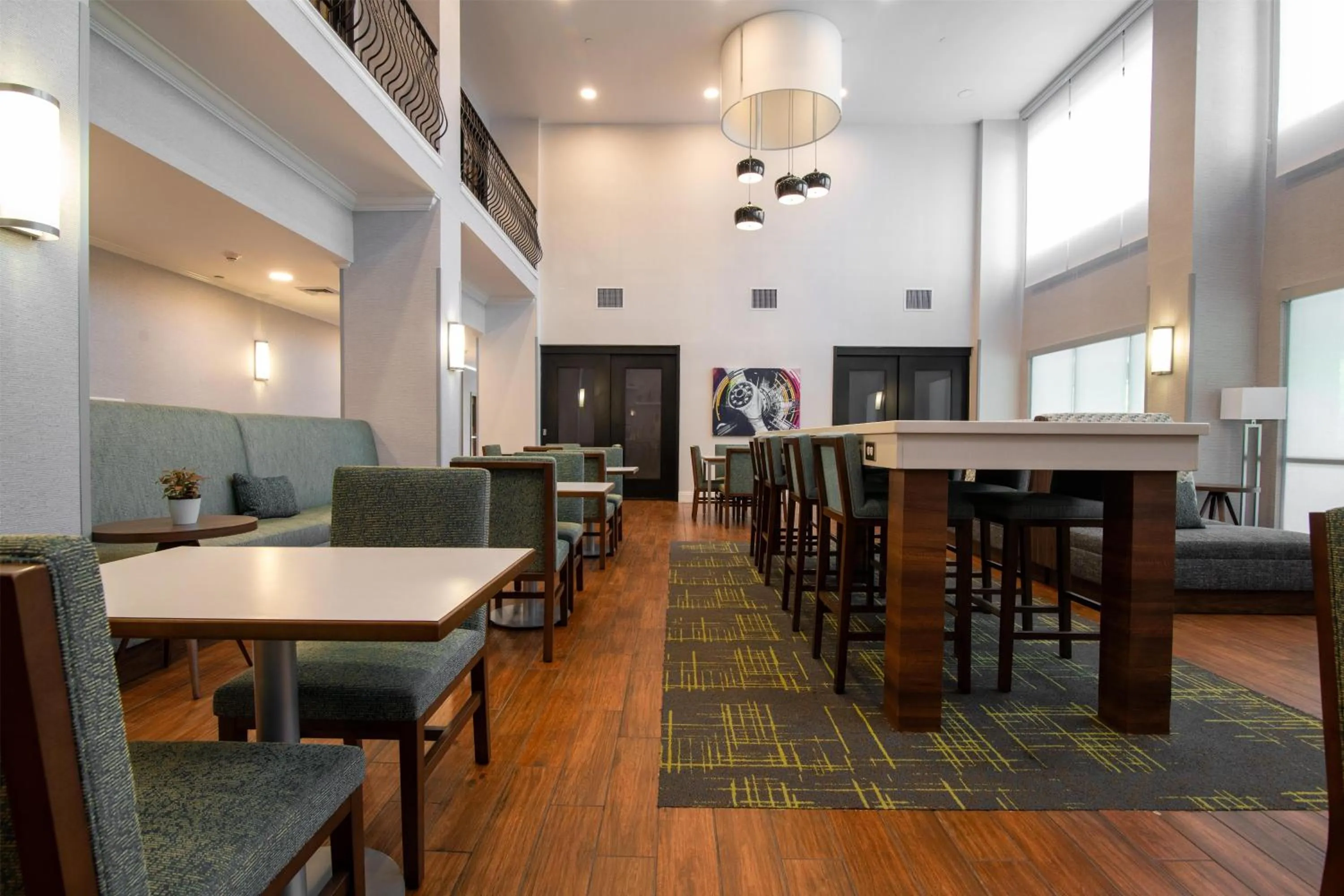 Breakfast in Hampton Inn & Suites College Station