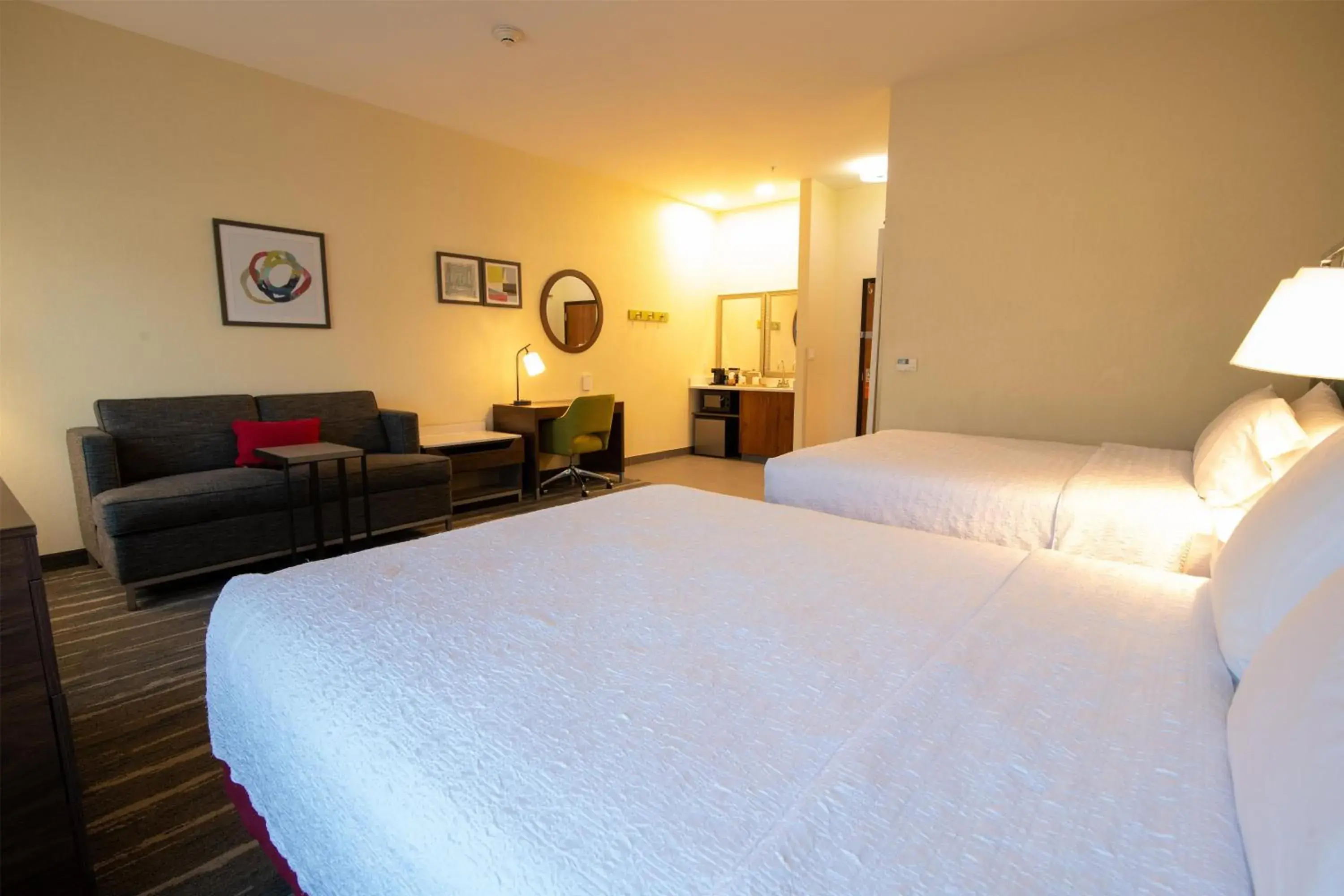 Living room, Bed in Hampton Inn & Suites College Station Living room, Bed in Hampton Inn & Suites College Station