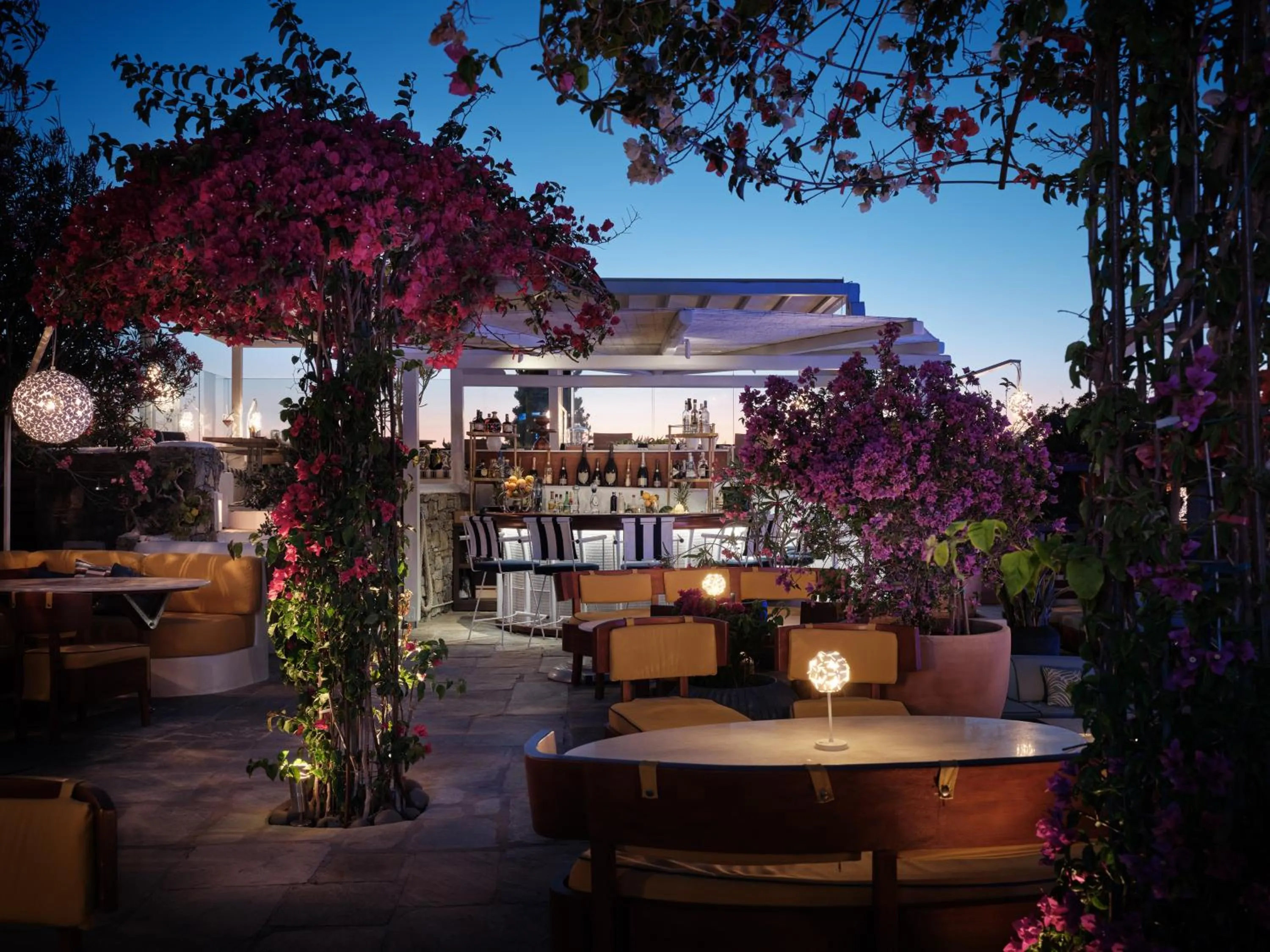 Lounge or bar in Belvedere Mykonos - Main Hotel - The Leading Hotels of the World