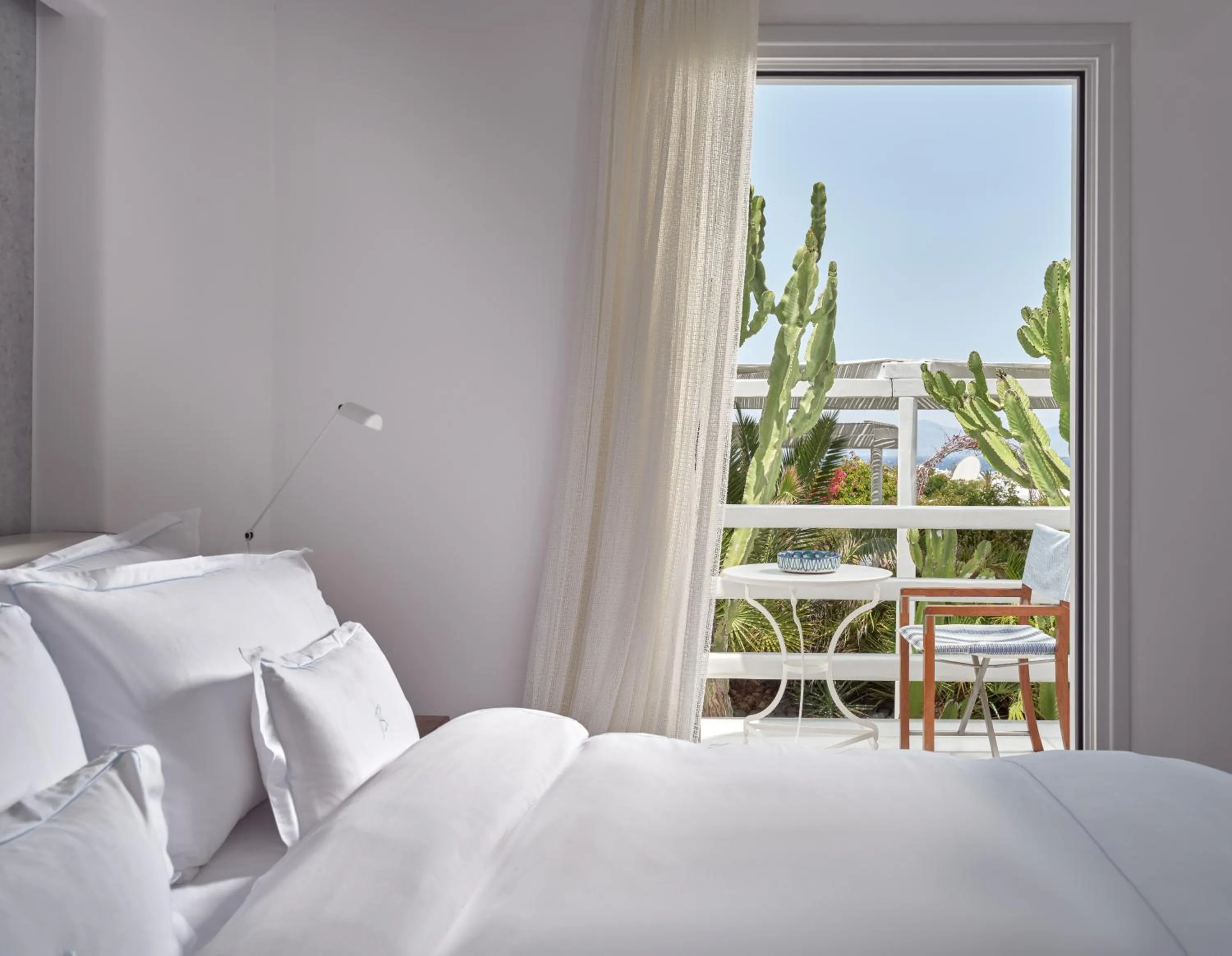 Bed in Belvedere Mykonos - Main Hotel - The Leading Hotels of the World