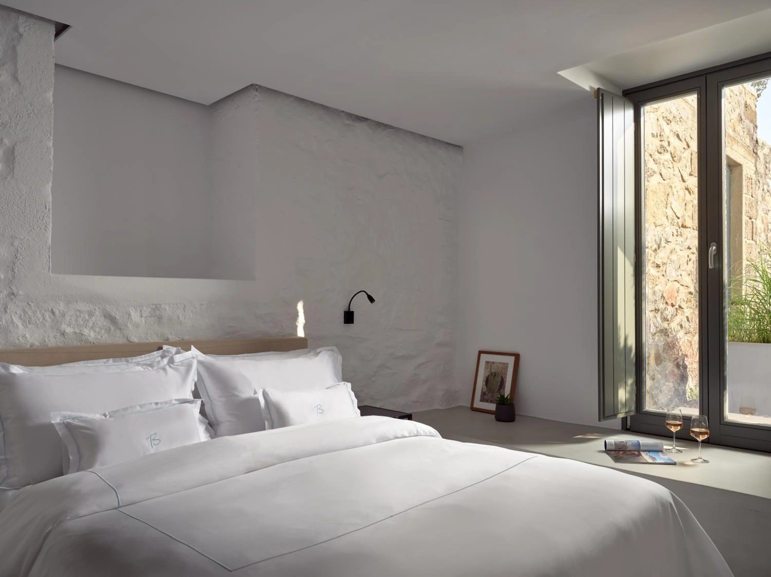 Bed in Belvedere Mykonos - Main Hotel - The Leading Hotels of the World