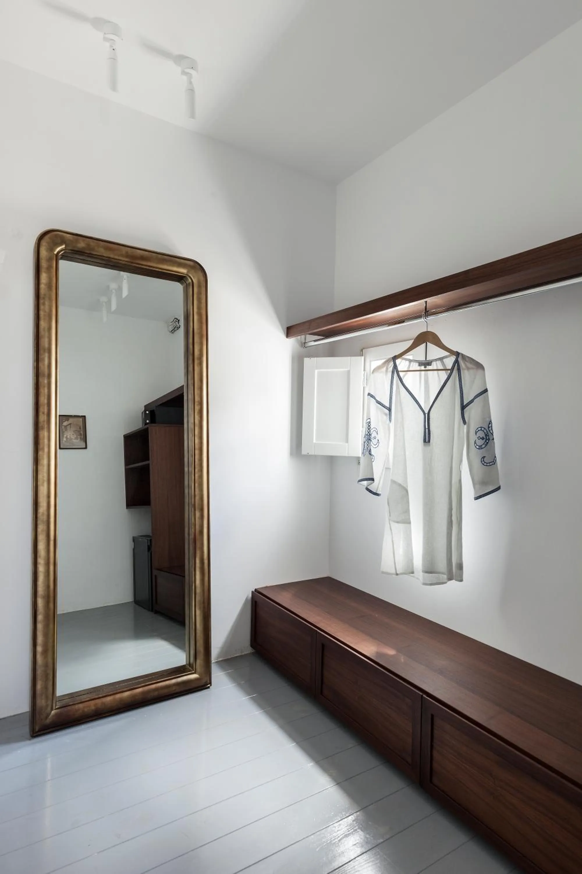 wardrobe in Belvedere Mykonos - Main Hotel - The Leading Hotels of the World