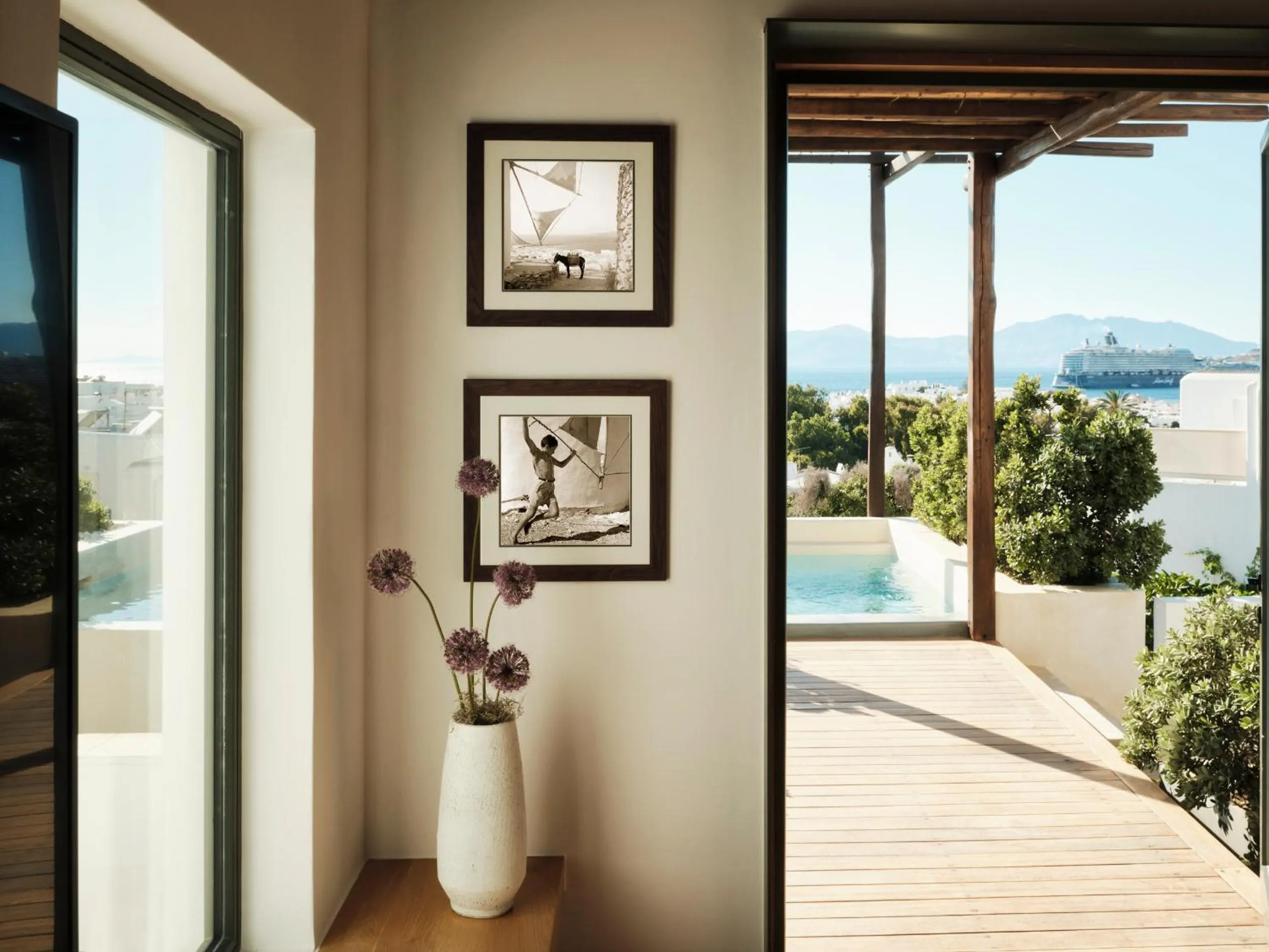 Patio in Belvedere Mykonos - Main Hotel - The Leading Hotels of the World