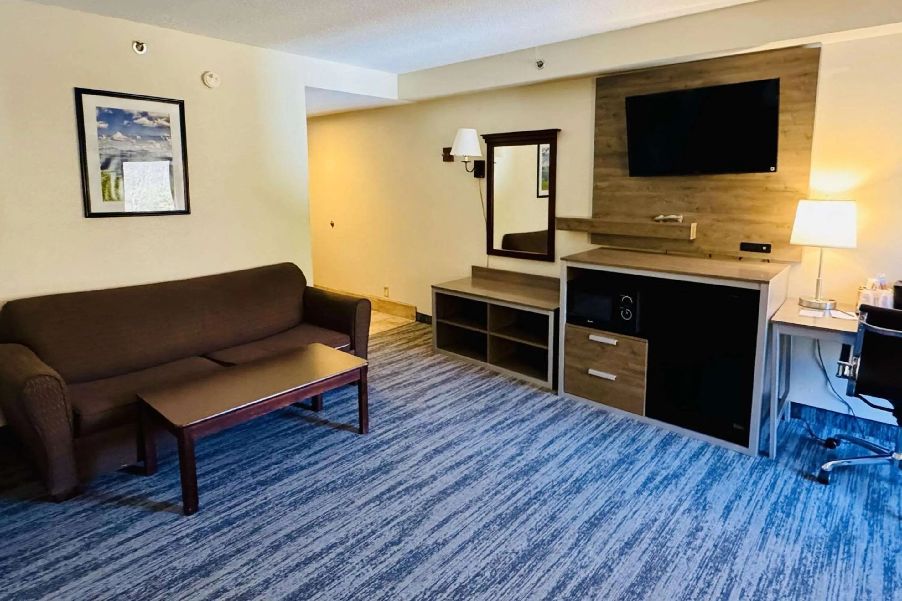 Bedroom in Quality Inn Danville - University Area