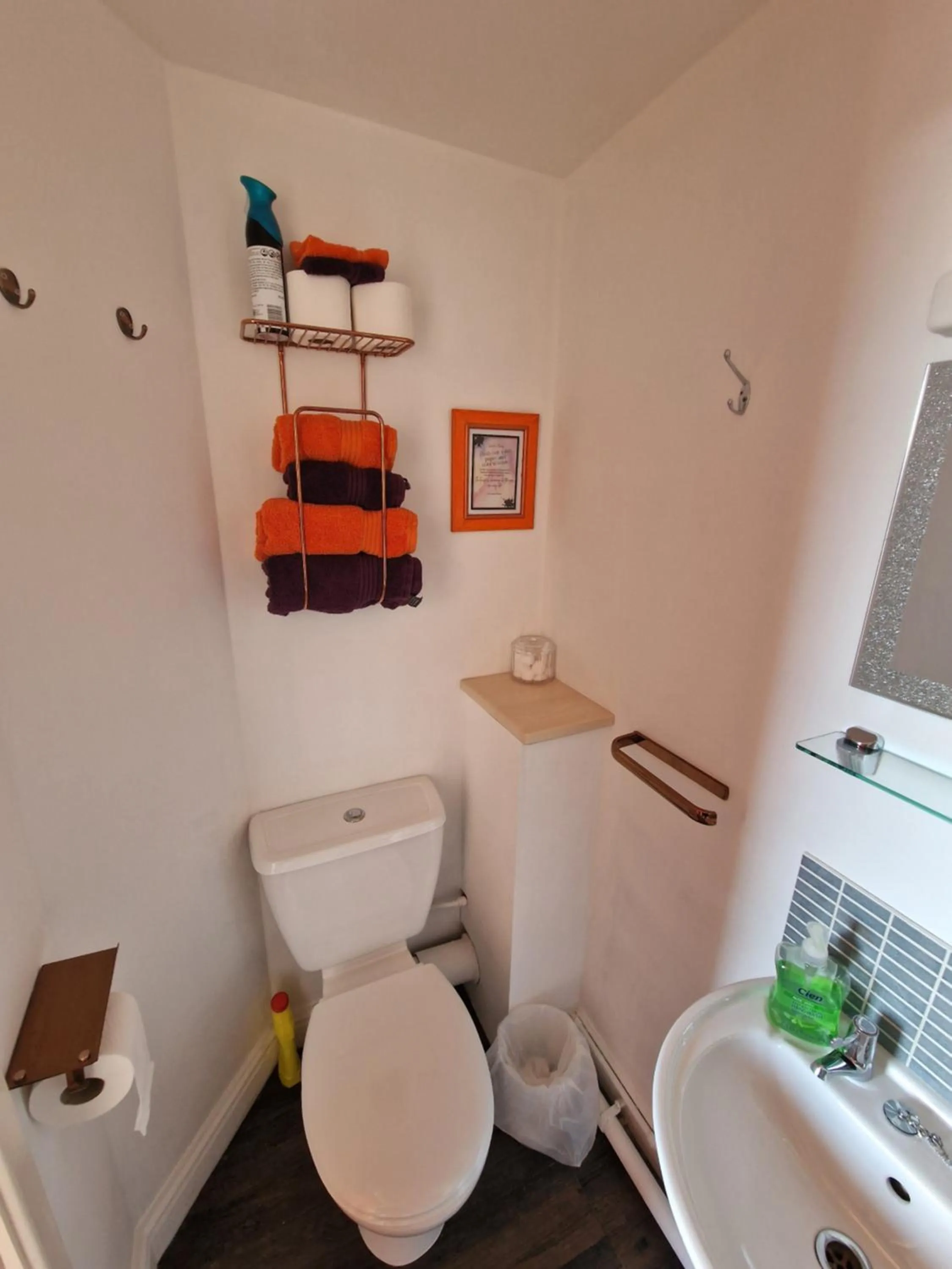 Toilet in Philbeach Guest House