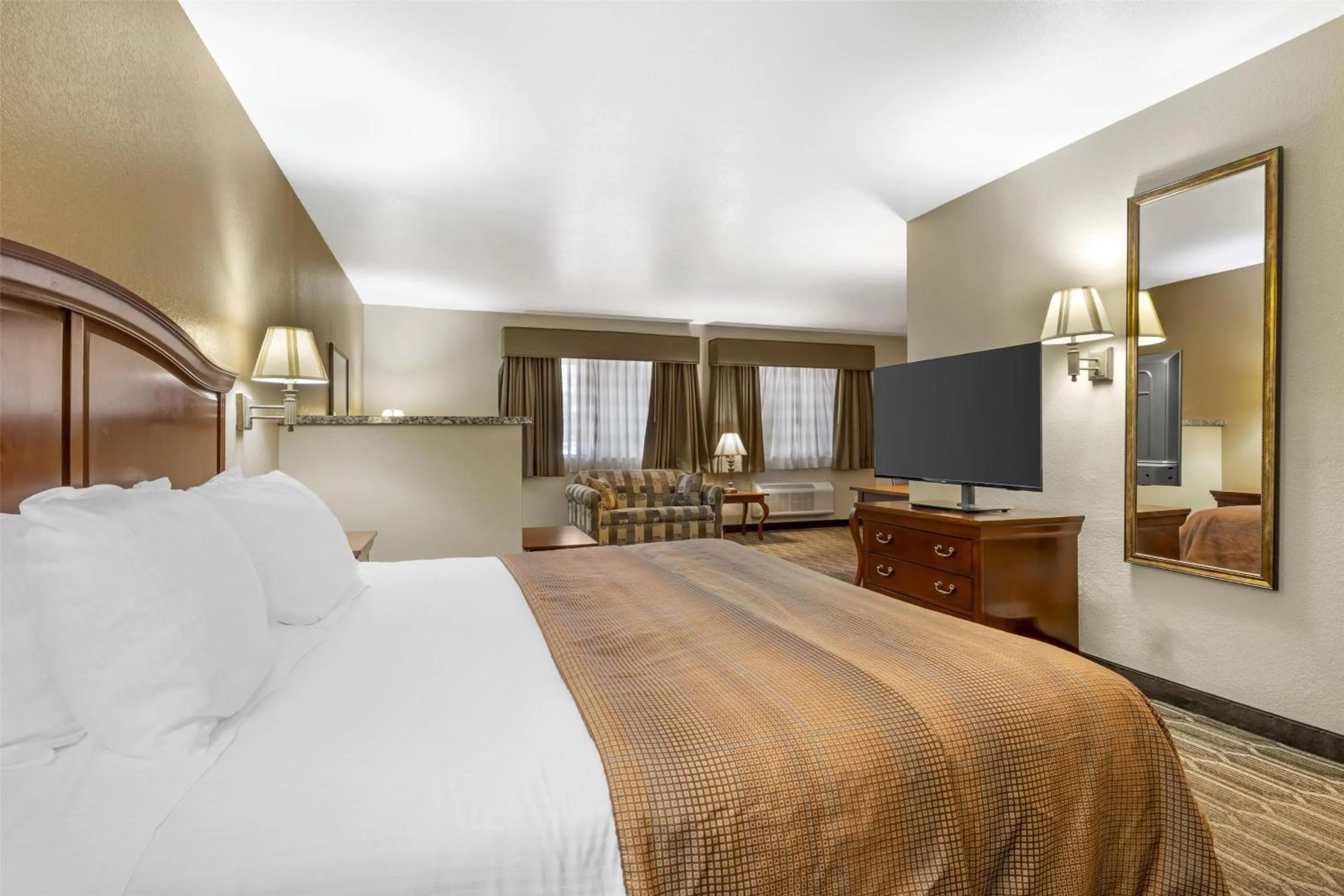 Photo of the whole room, Bed in Best Western Inn of Chandler