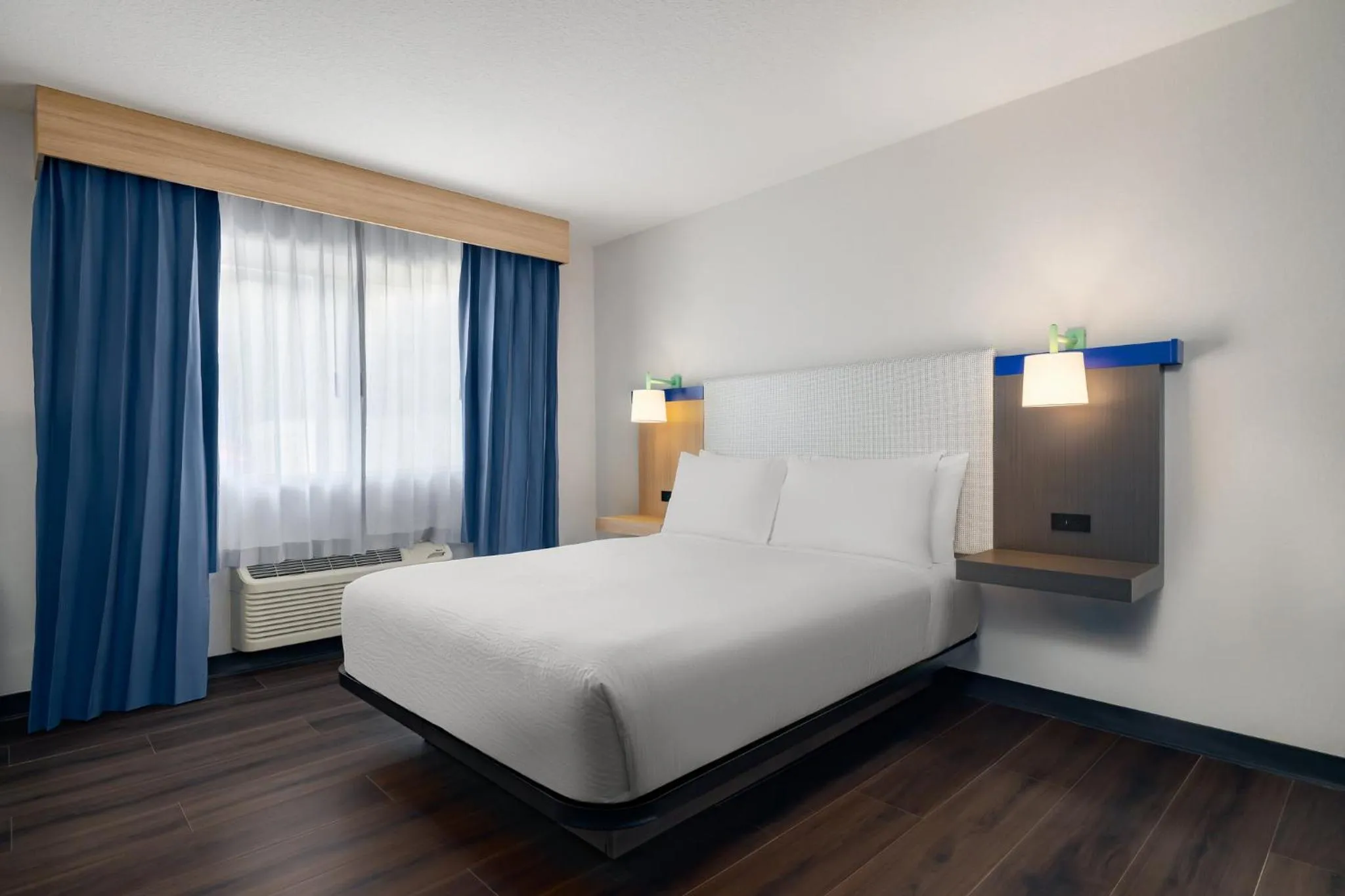 Photo of the whole room, Bed in Garner Hotel Boise Airport by IHG