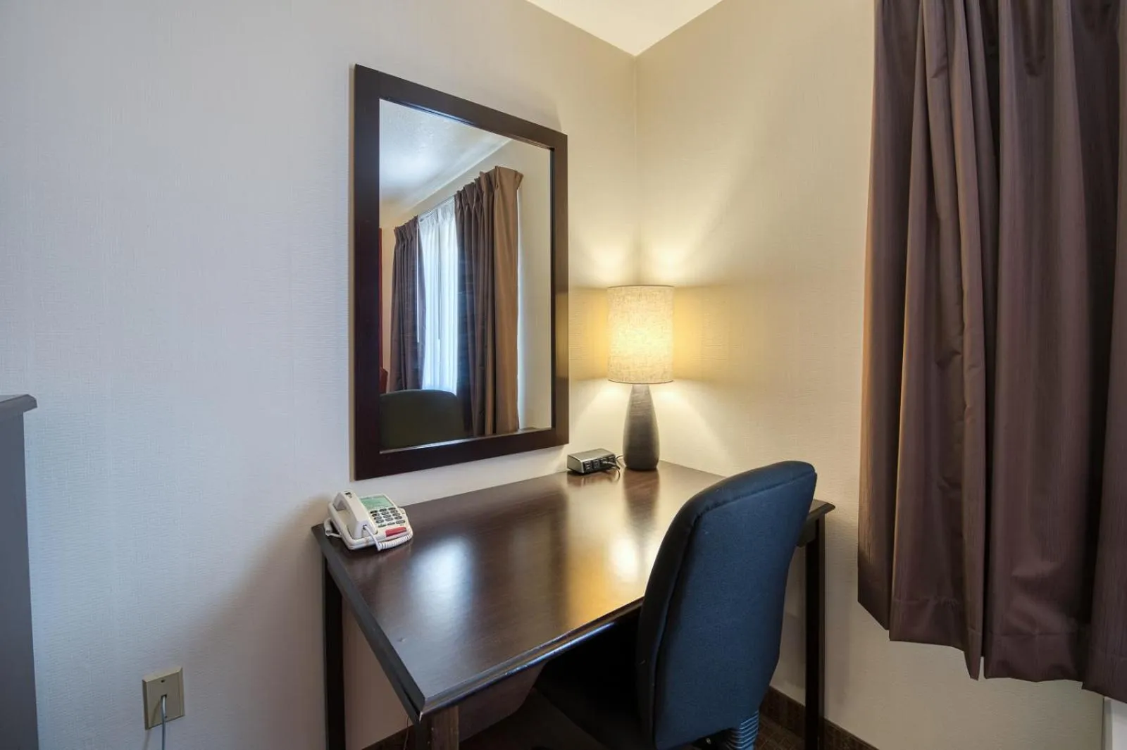 Seating area in Inn America - Boise