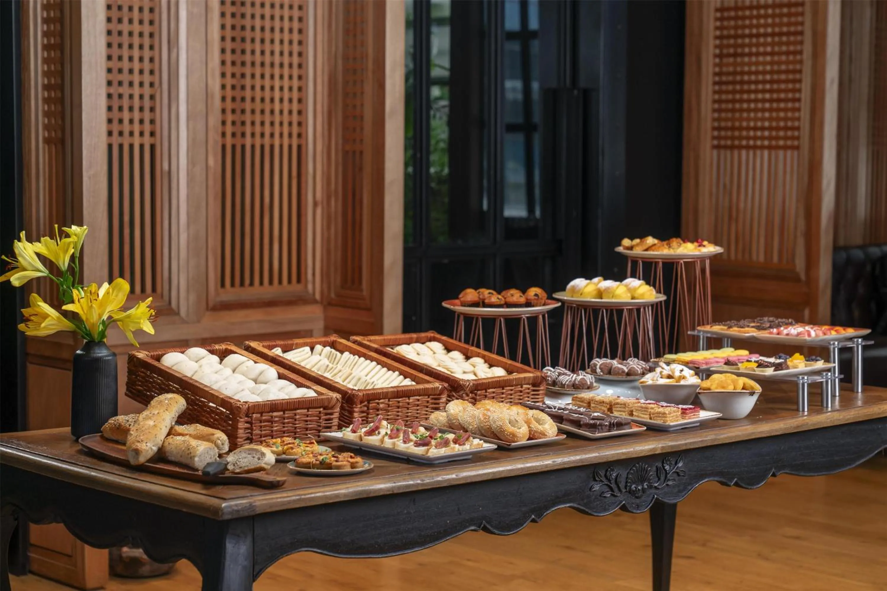 Breakfast in NH Collection Santiago Casacostanera