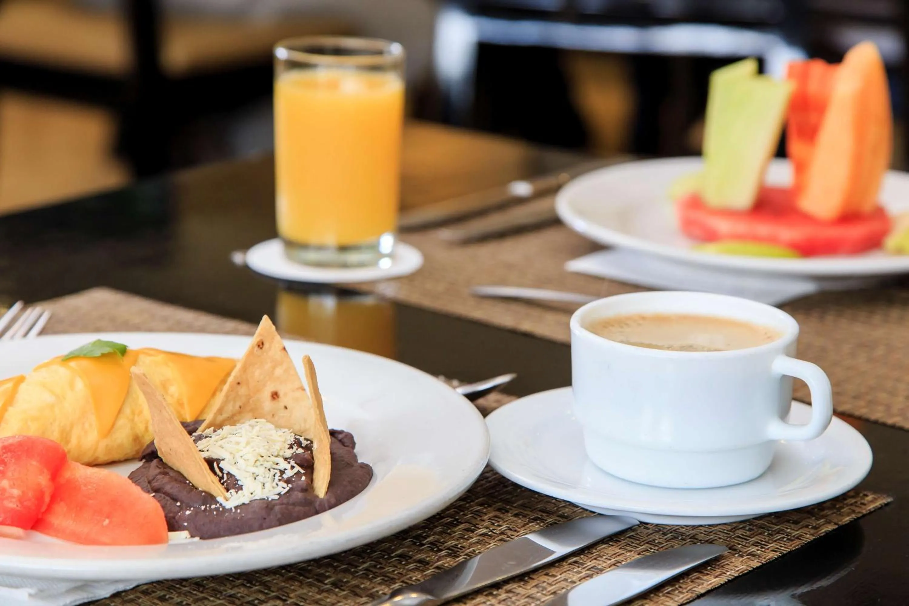 Restaurant/places to eat in NH Collection Santiago Casacostanera