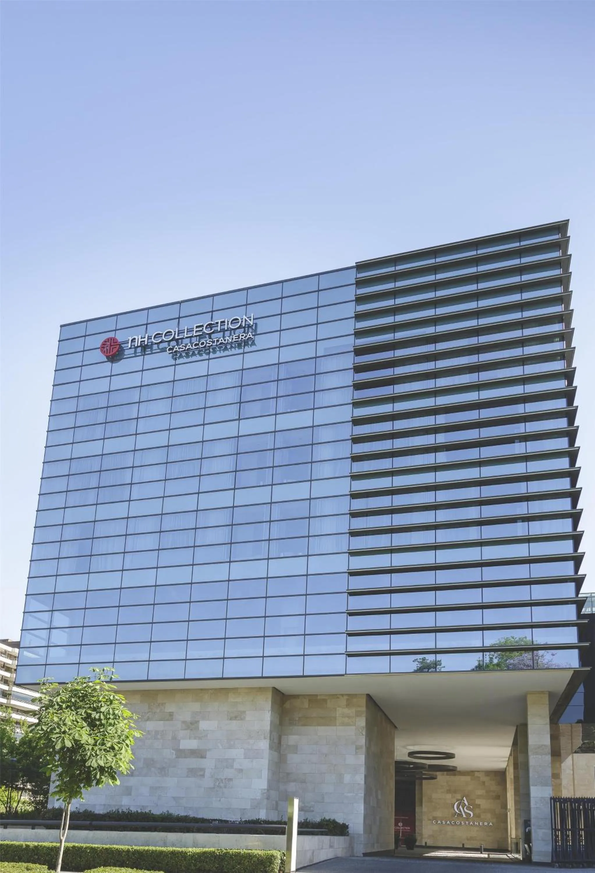 Property building in NH Collection Santiago Casacostanera