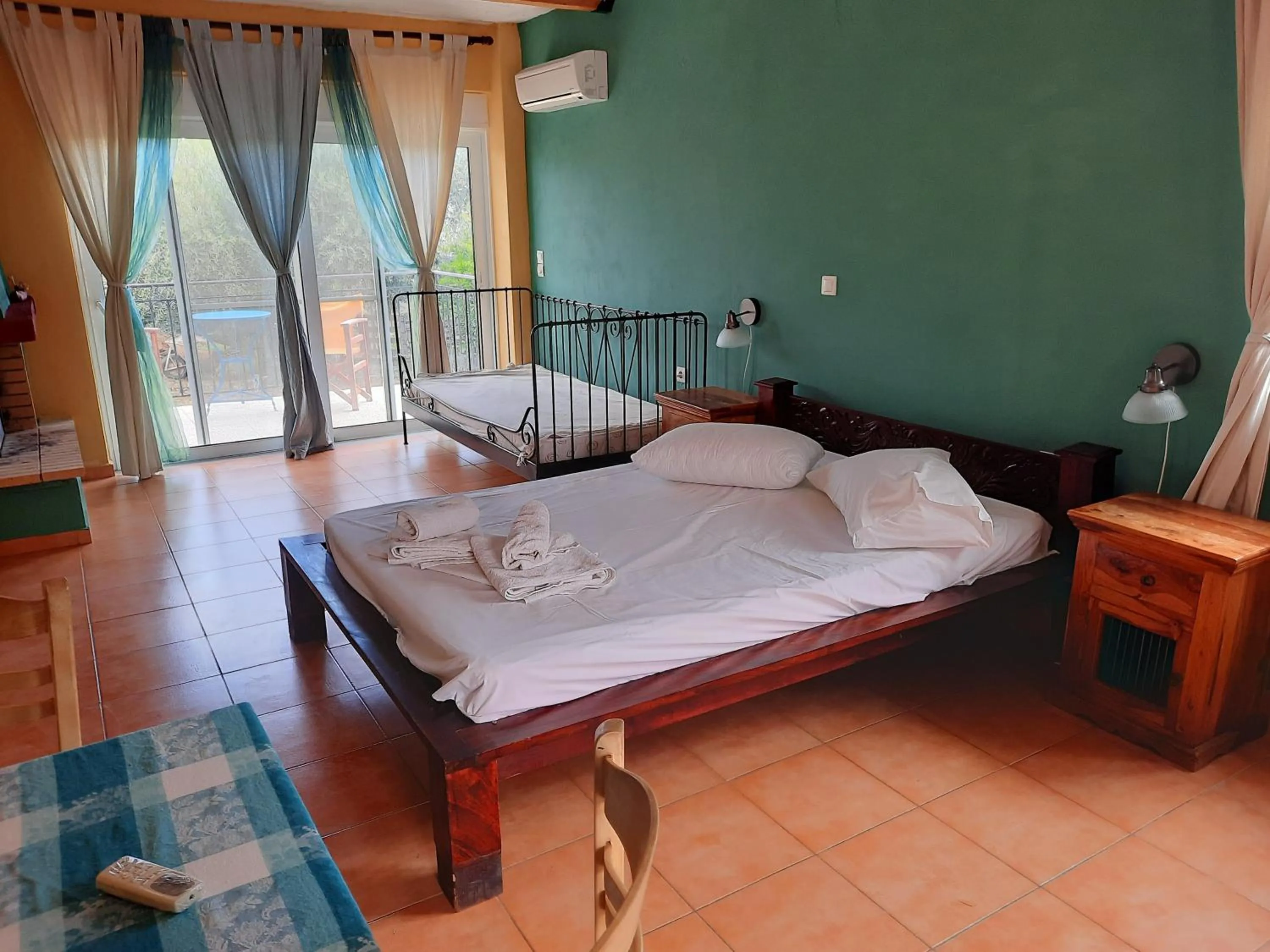 Bed in O Xenonas Ton Mylon