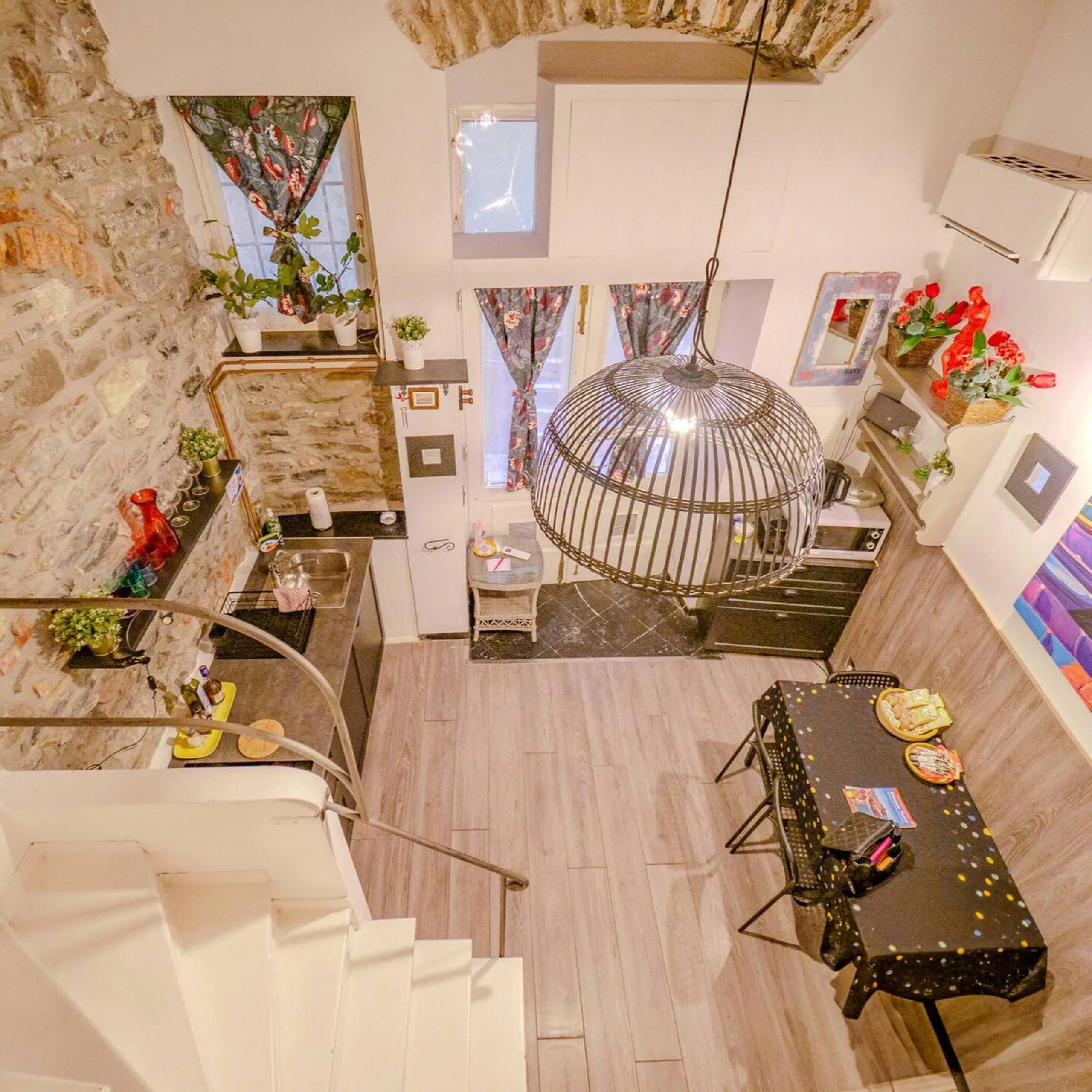 Kitchen or kitchenette in Petrella's Point Studio with AC