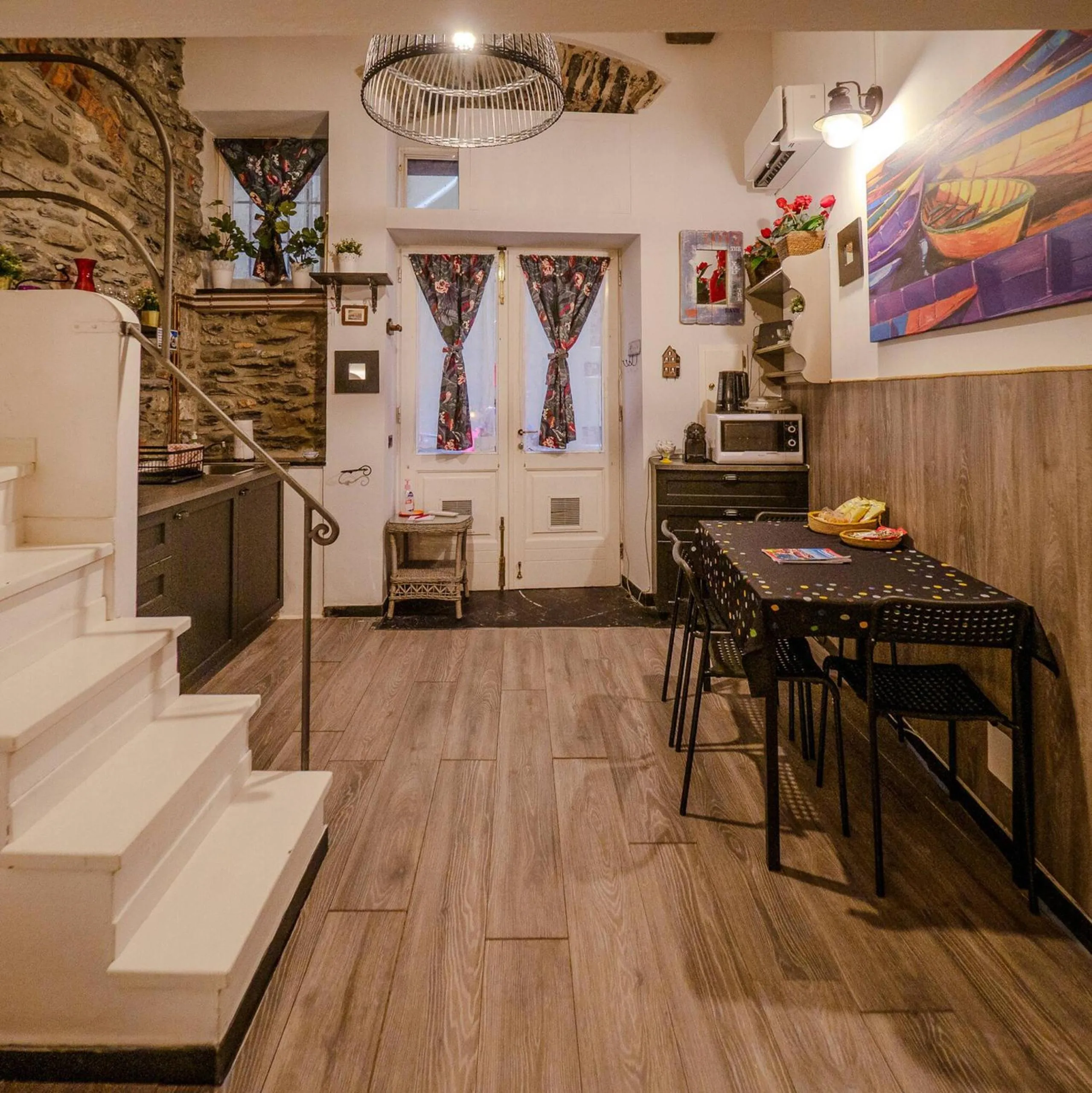 Kitchen or kitchenette in Petrella's Point Studio with AC