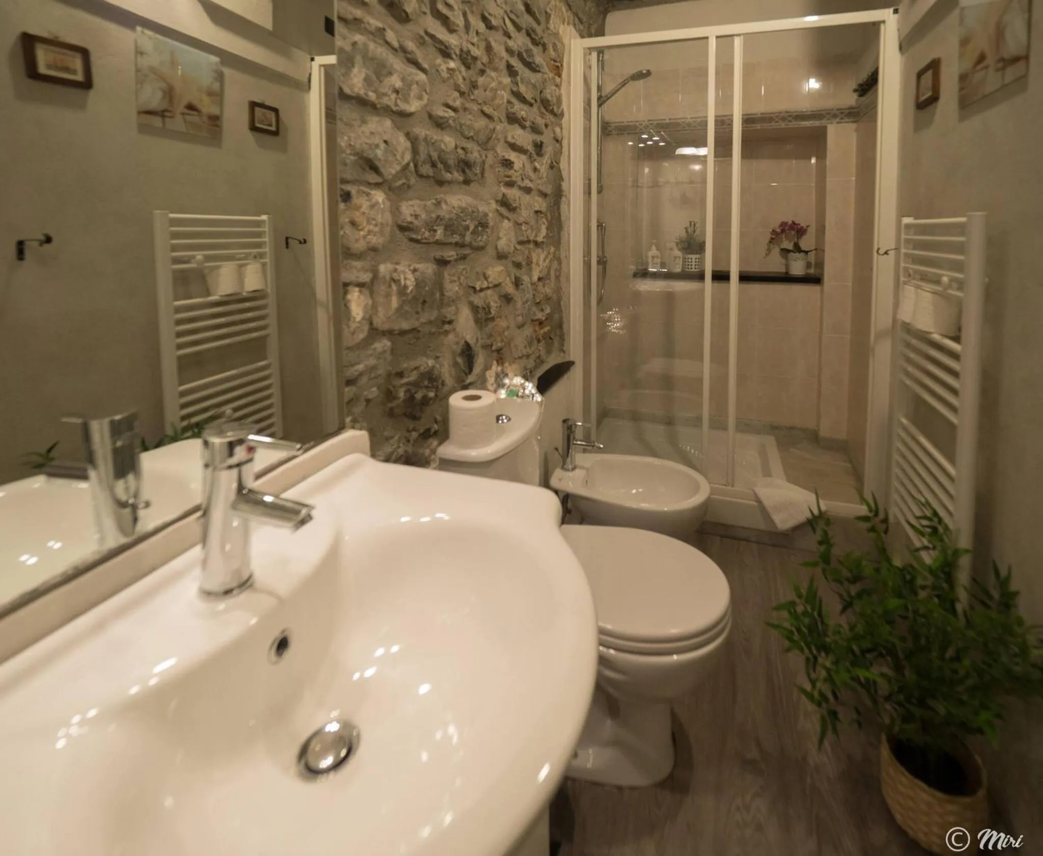 Bathroom in Petrella's Point Studio with AC