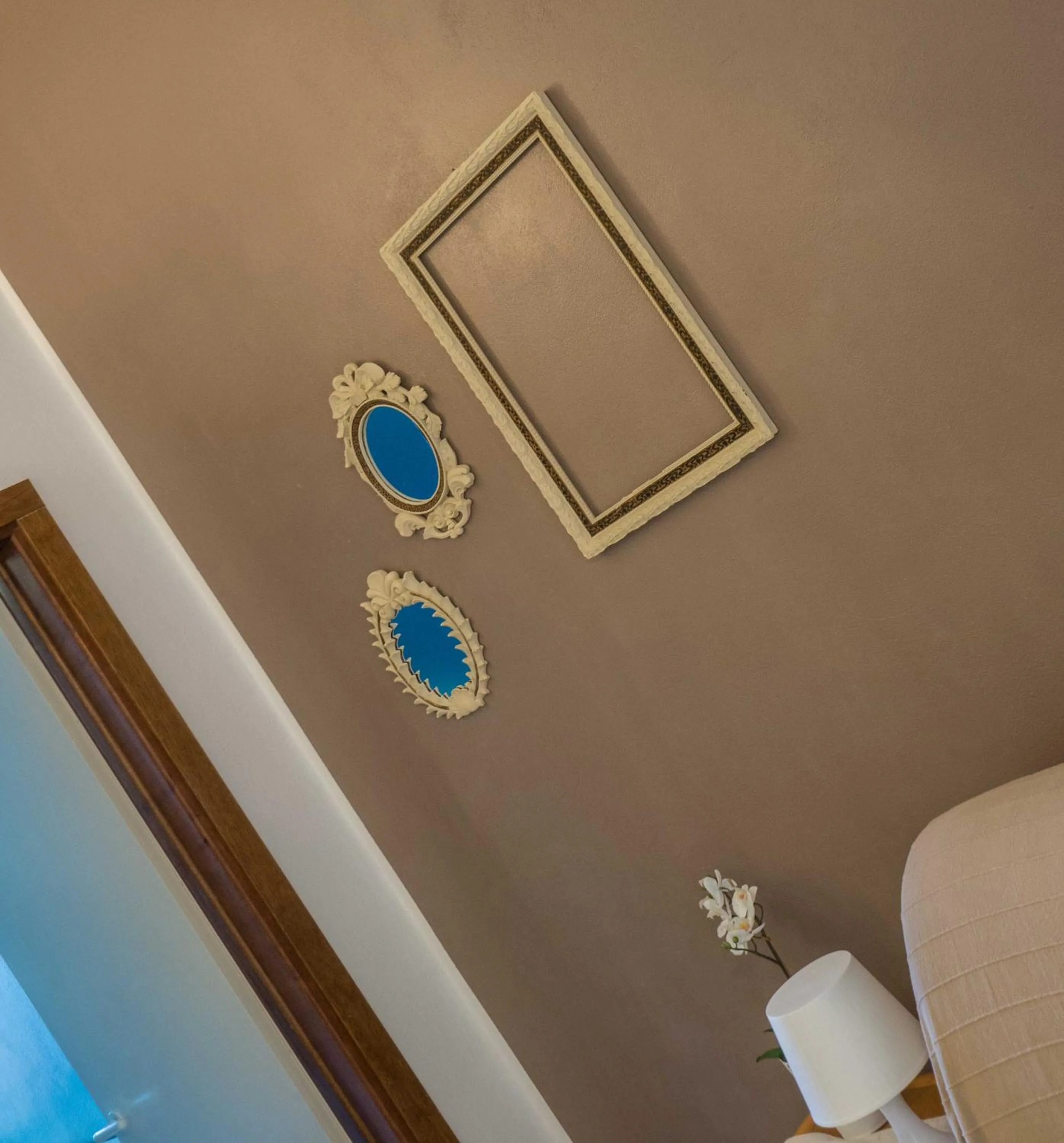 Decorative detail in Ventegà Sea View Apartment with Balcony