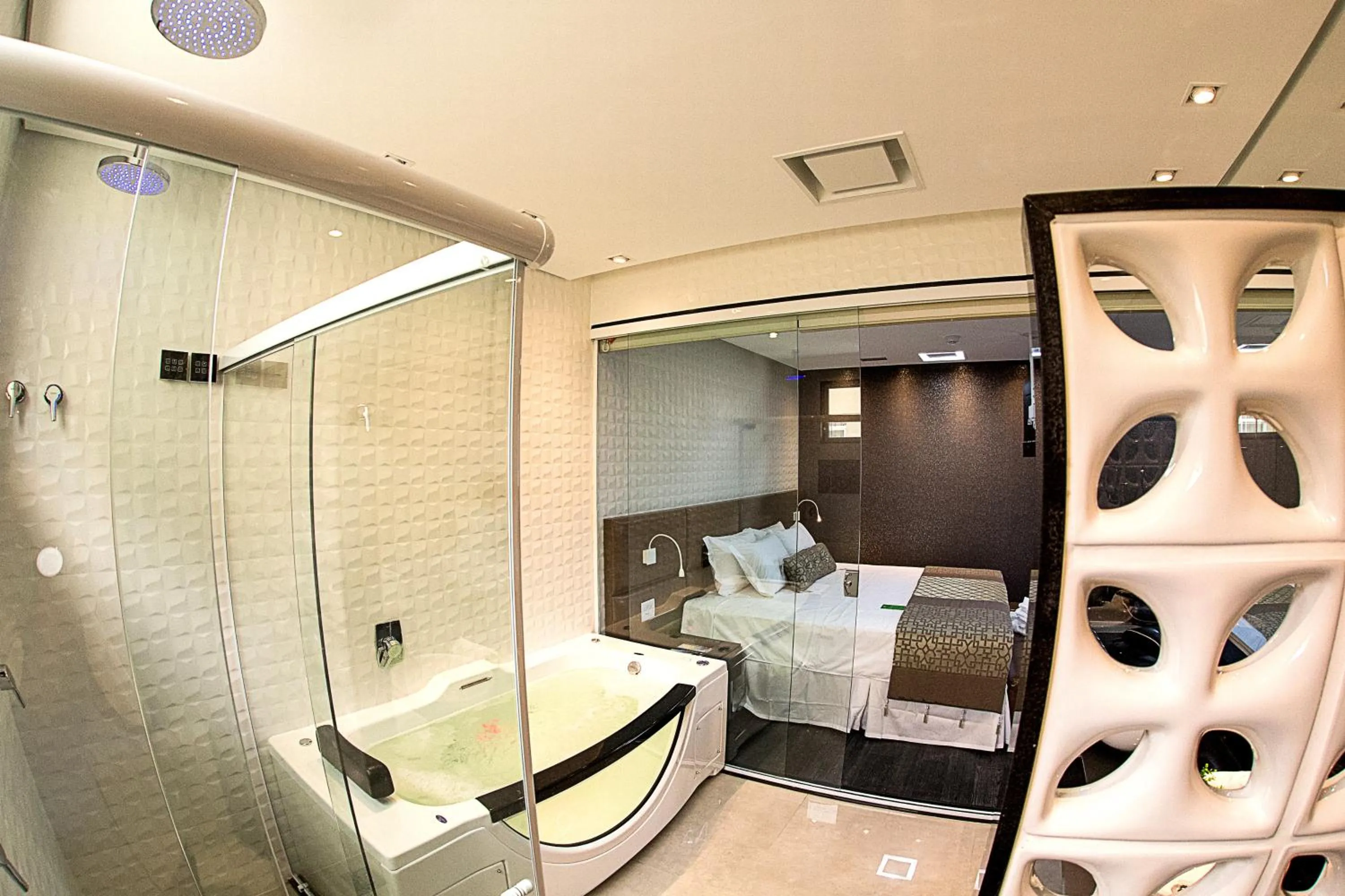 Shower in Bristol Viçosa Hotel