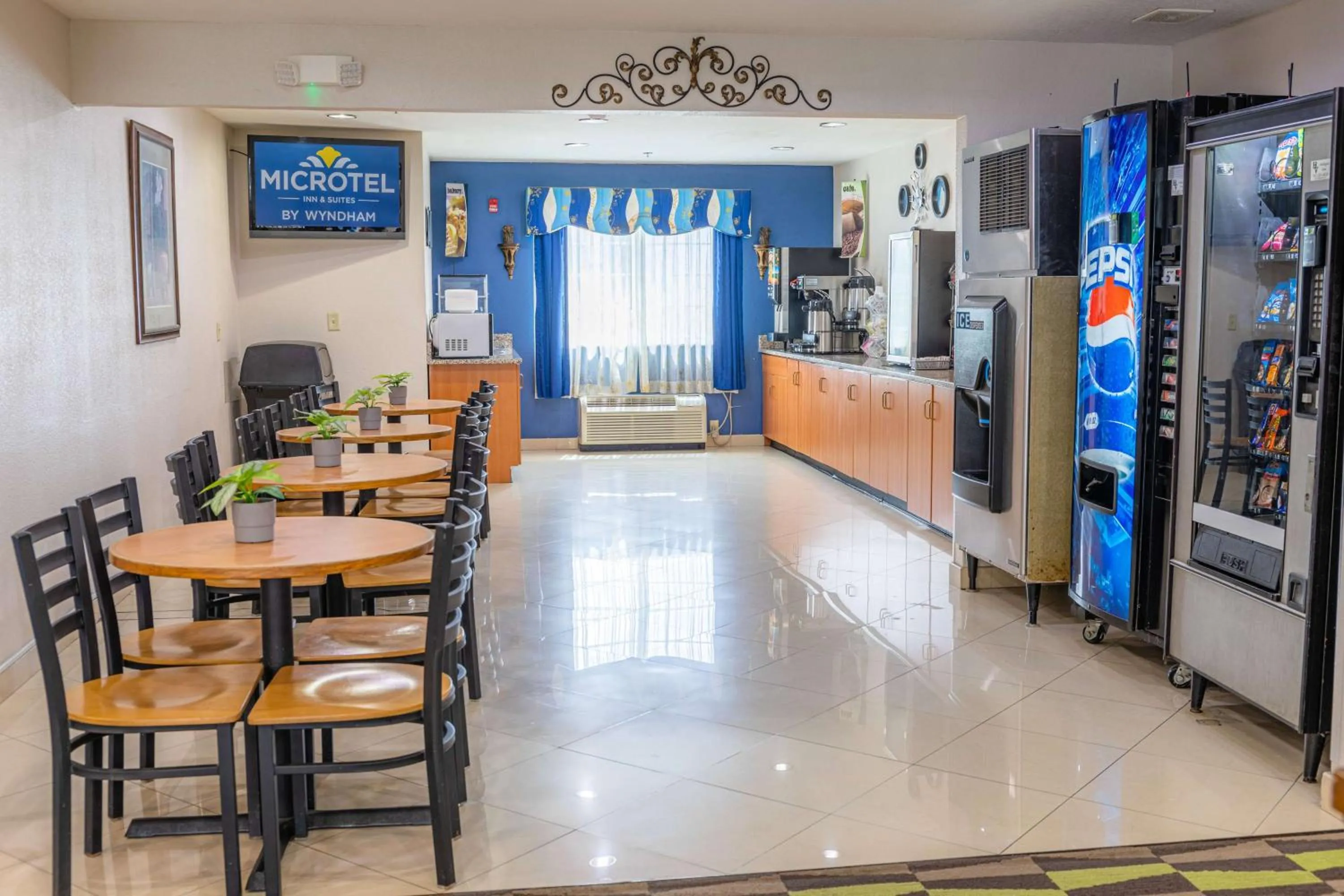 Breakfast in Microtel Inn & Suites by Wyndham Kingsland Naval Base I-95