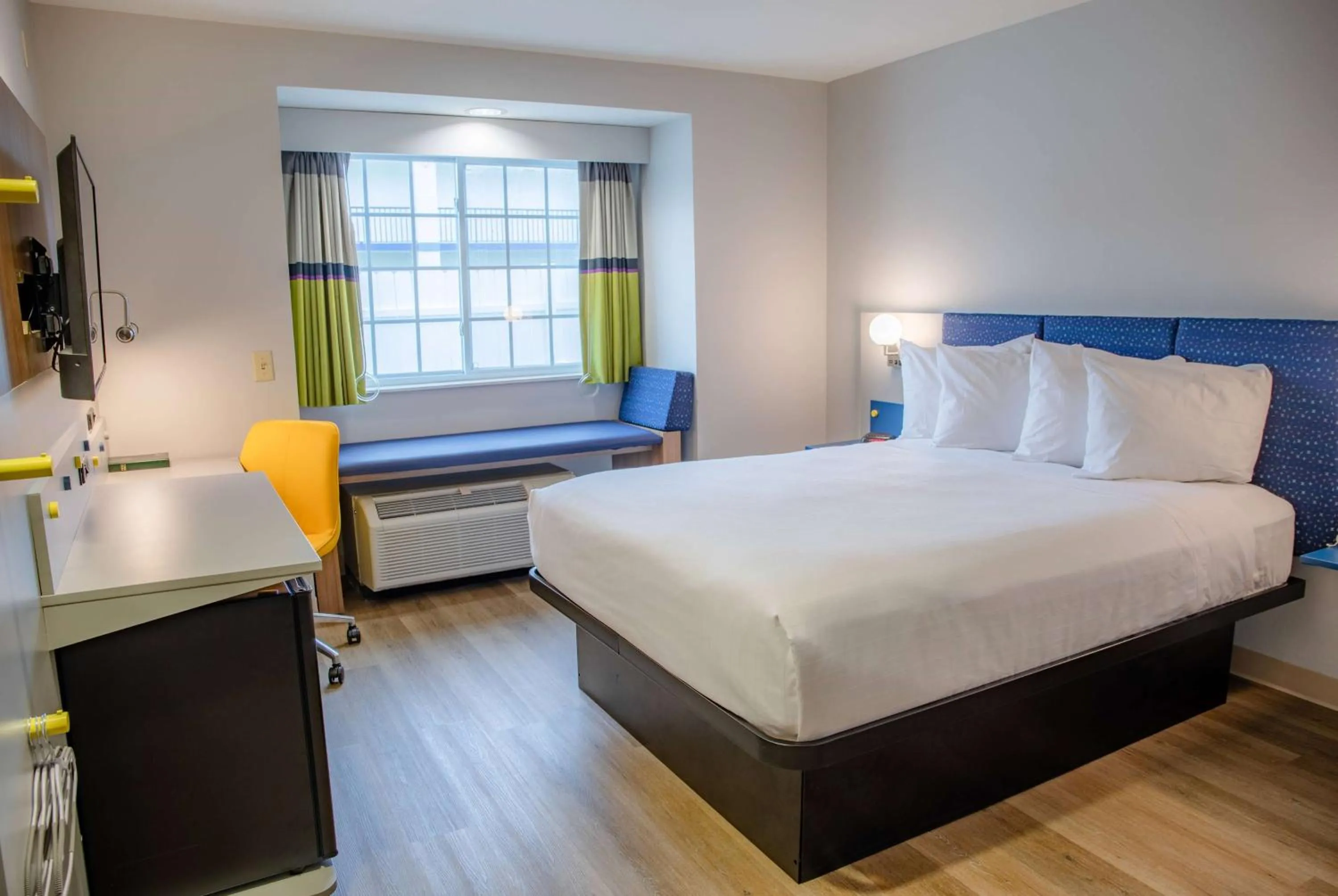 Photo of the whole room, Bed in Microtel Inn & Suites by Wyndham Kingsland Naval Base I-95