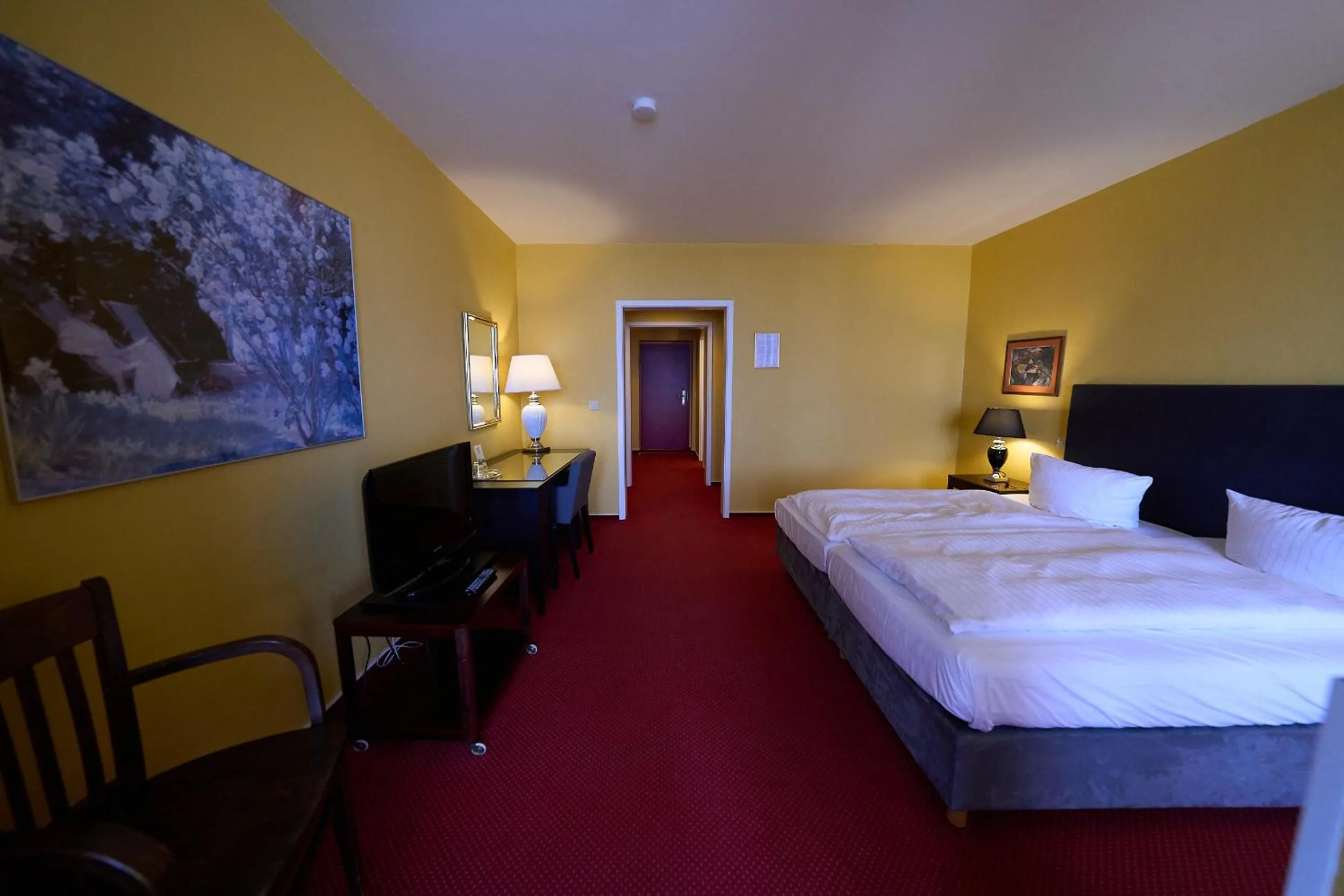 Photo of the whole room, Bed in NP Hotel Schweriner Hof