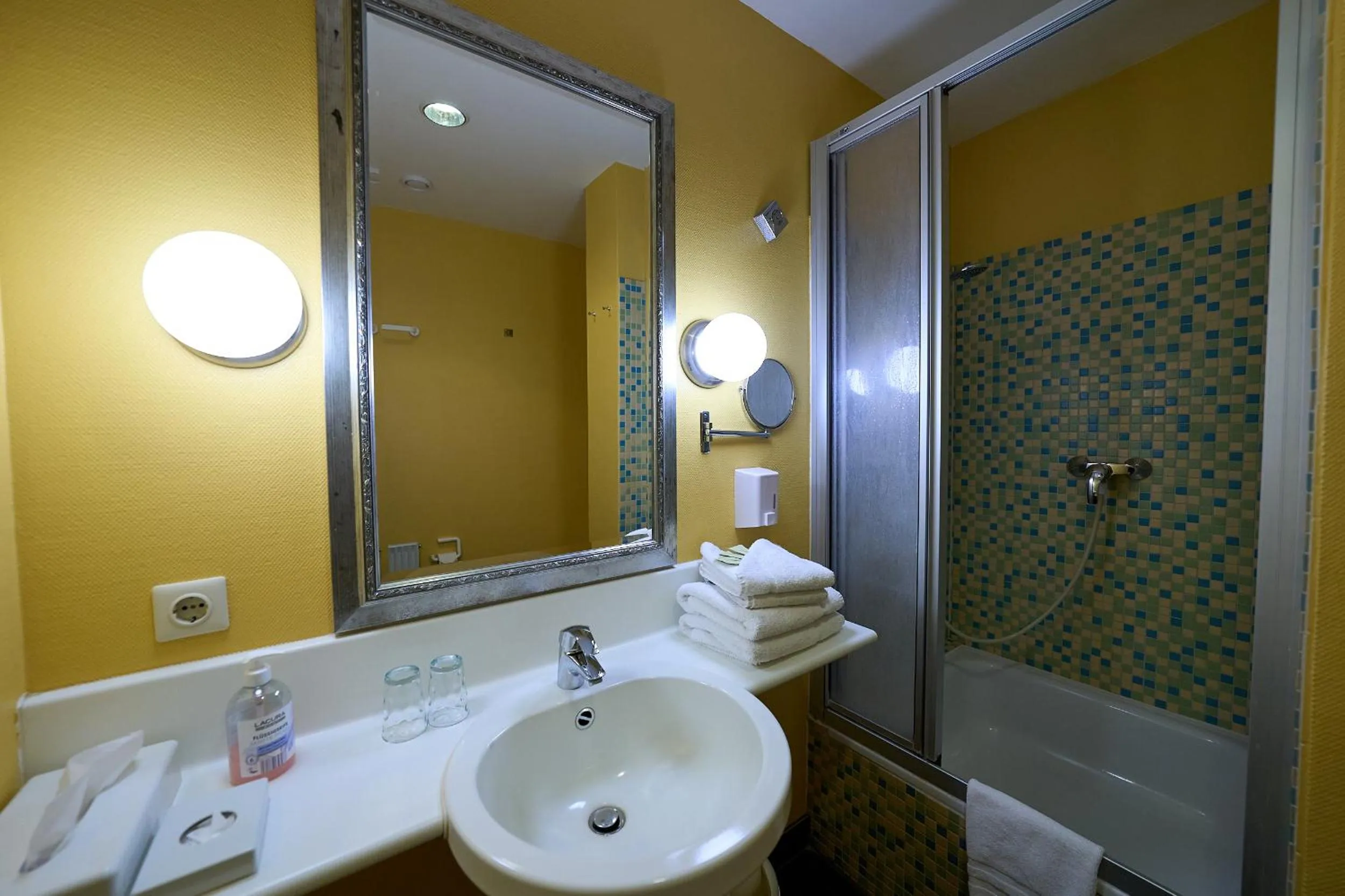 Bathroom in NP Hotel Schweriner Hof