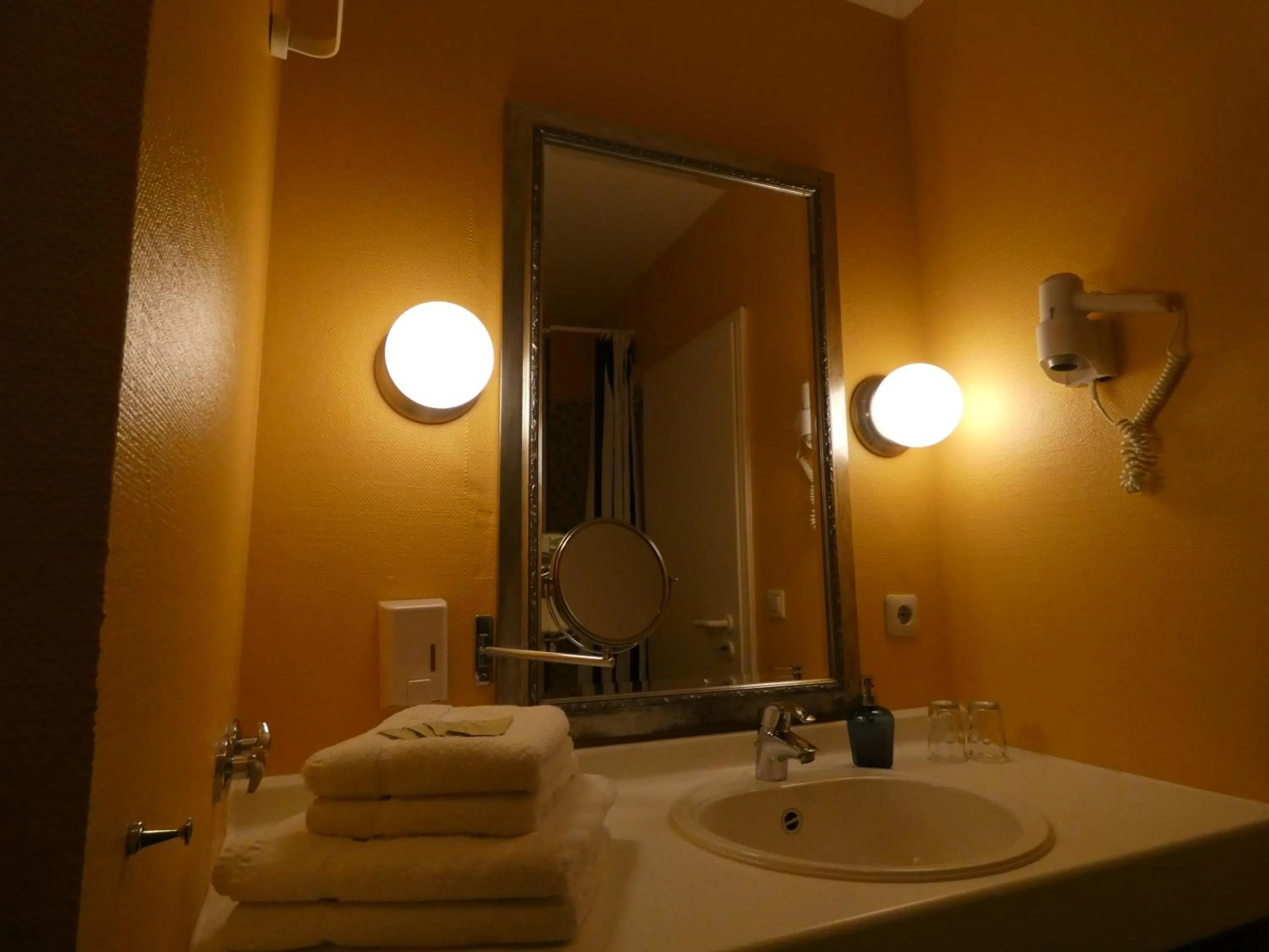 Bathroom in NP Hotel Schweriner Hof