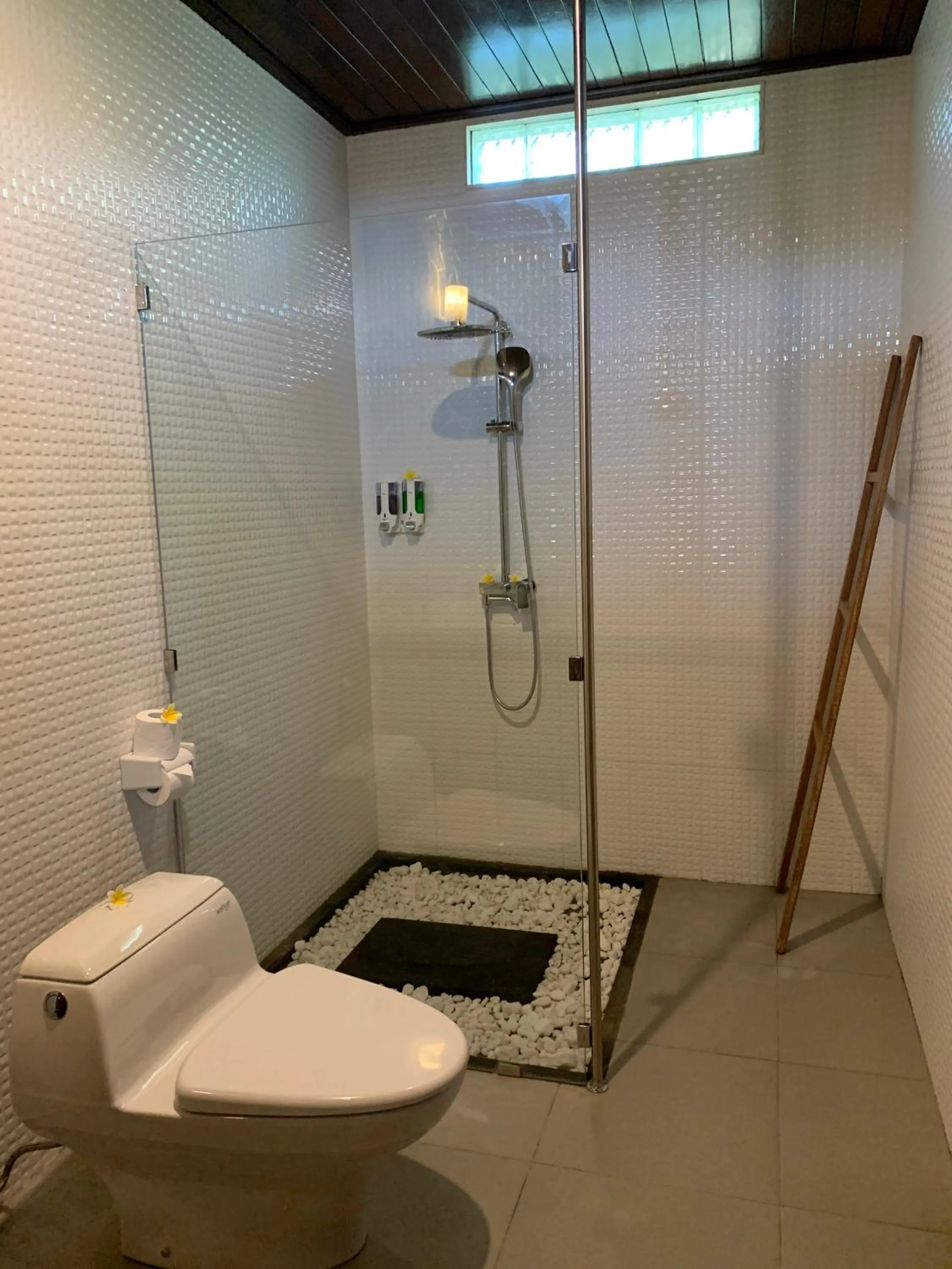 Shower in Jenggala Hill