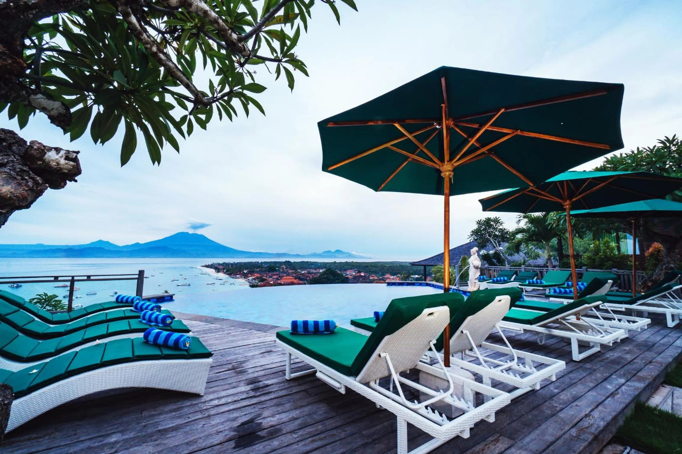 Swimming pool in Jenggala Hill