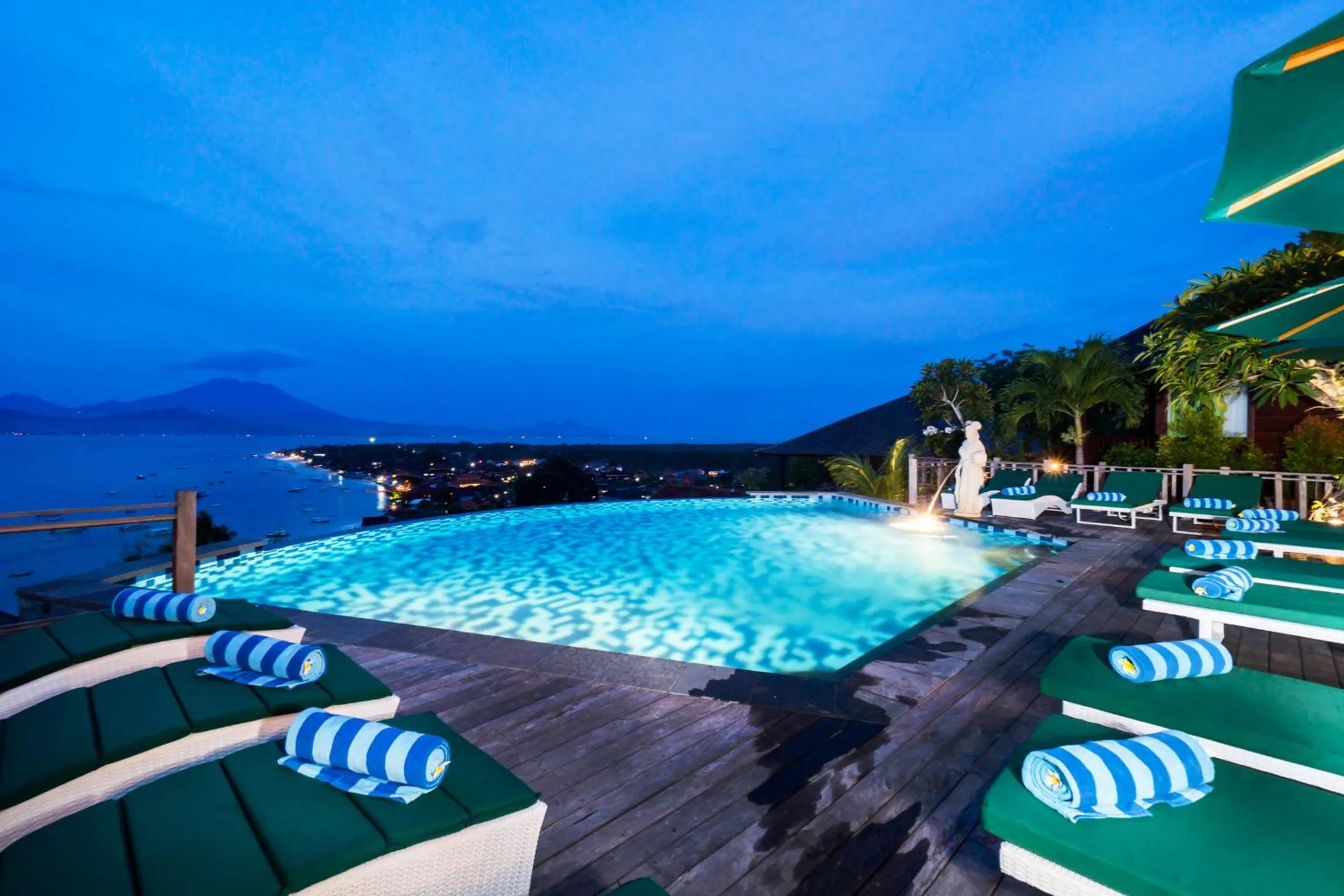 Swimming pool in Jenggala Hill