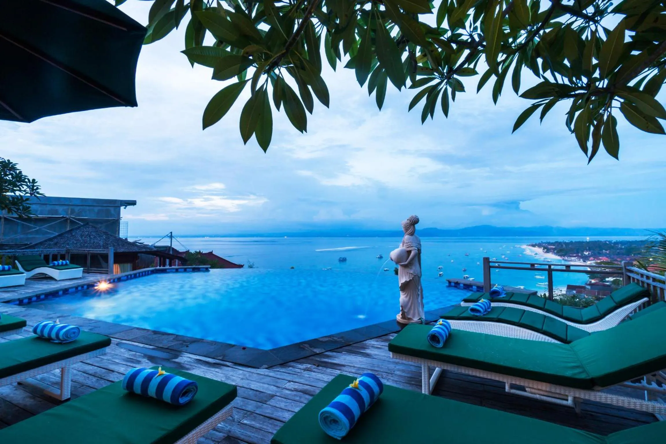 Swimming pool in Jenggala Hill